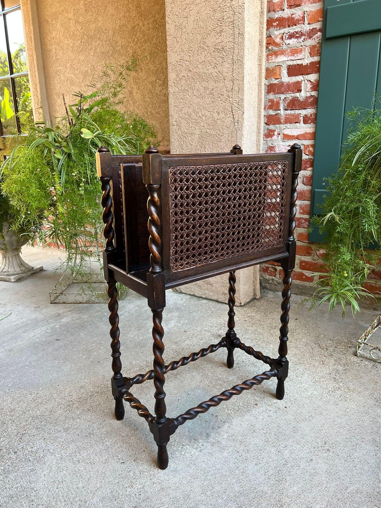 Vimini Antico leggio inglese in Oak Canterbury BARLEY TWIST c1890 in vendita