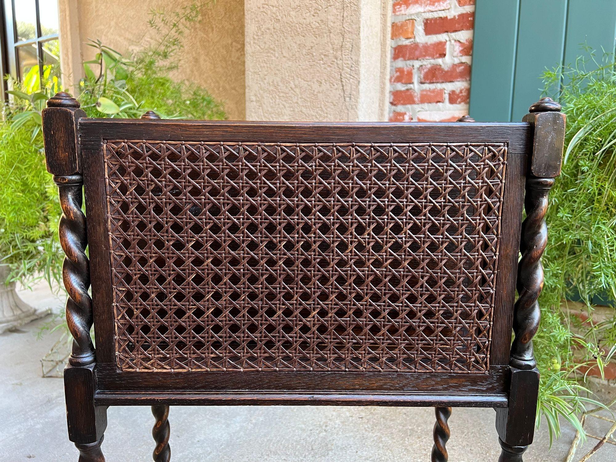 Antico leggio inglese in Oak Canterbury BARLEY TWIST c1890 In condizioni buone in vendita a Shreveport, LA