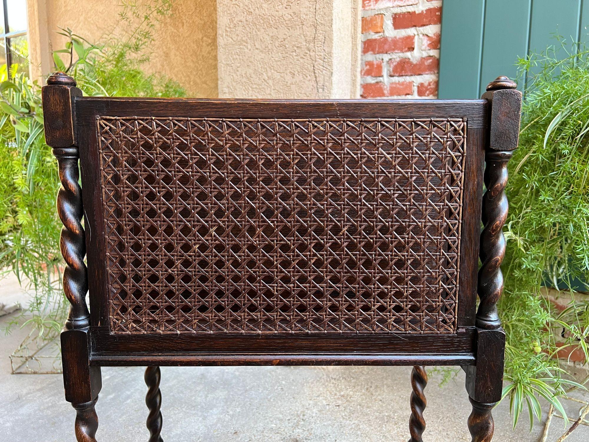 Fine XIX secolo Antico leggio inglese in Oak Canterbury BARLEY TWIST c1890 in vendita