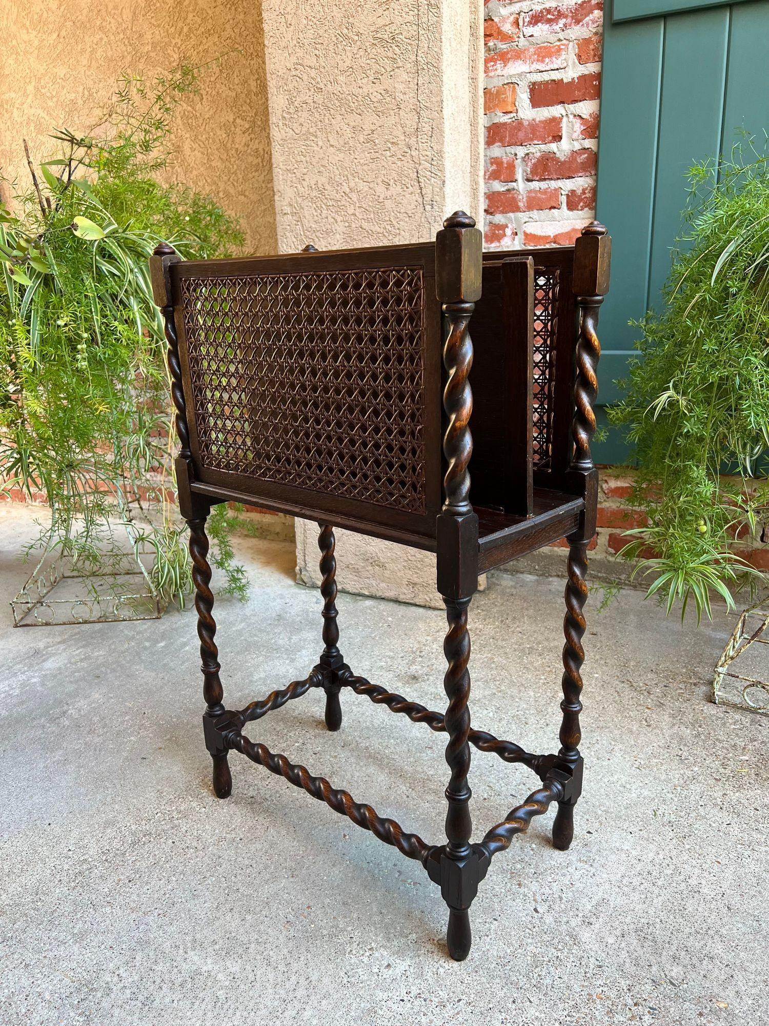 Quercia Antico leggio inglese in Oak Canterbury BARLEY TWIST c1890 in vendita