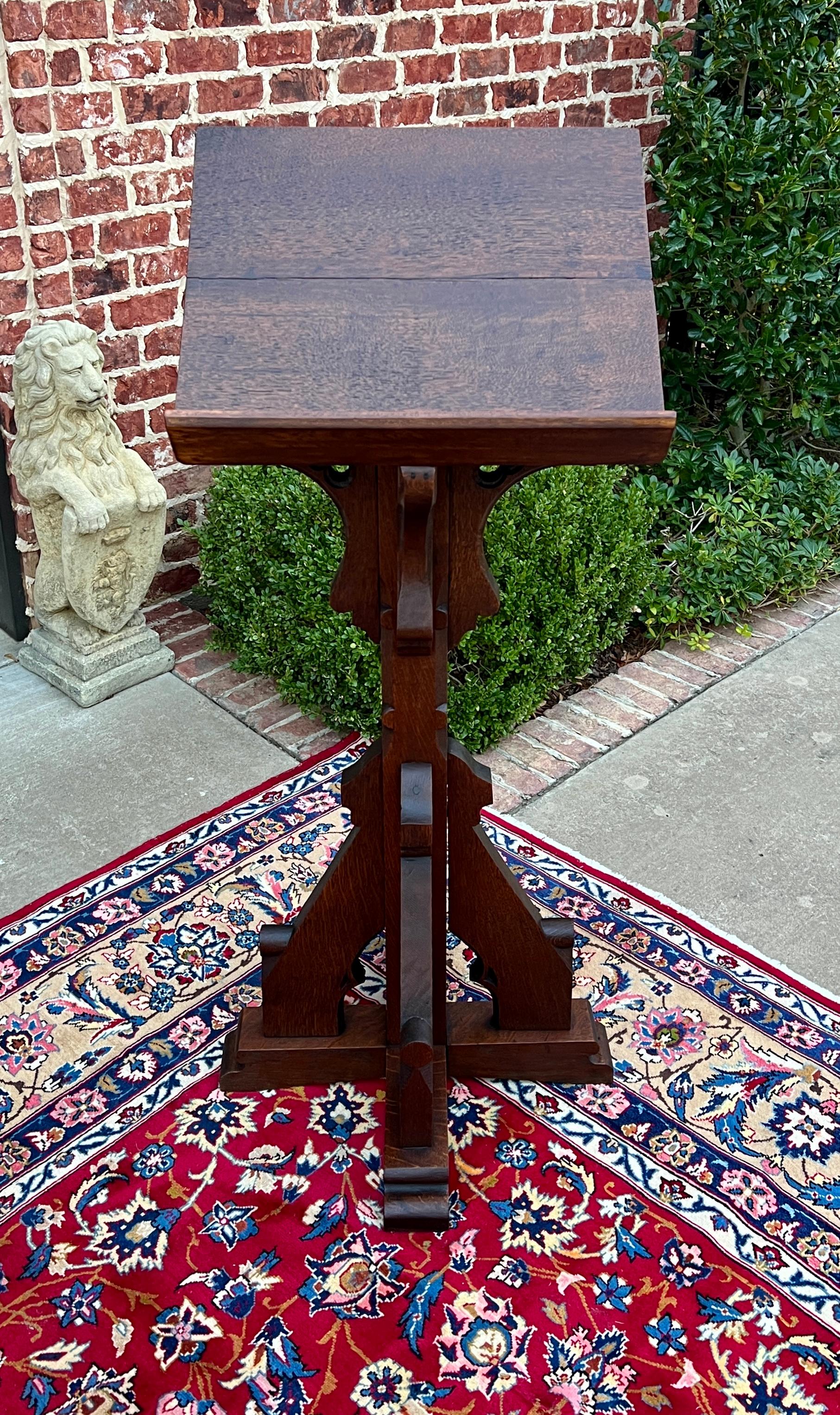 Antique English Oak Christian Gothic Lectern Bible Stand Oak 19th C. en vente 3