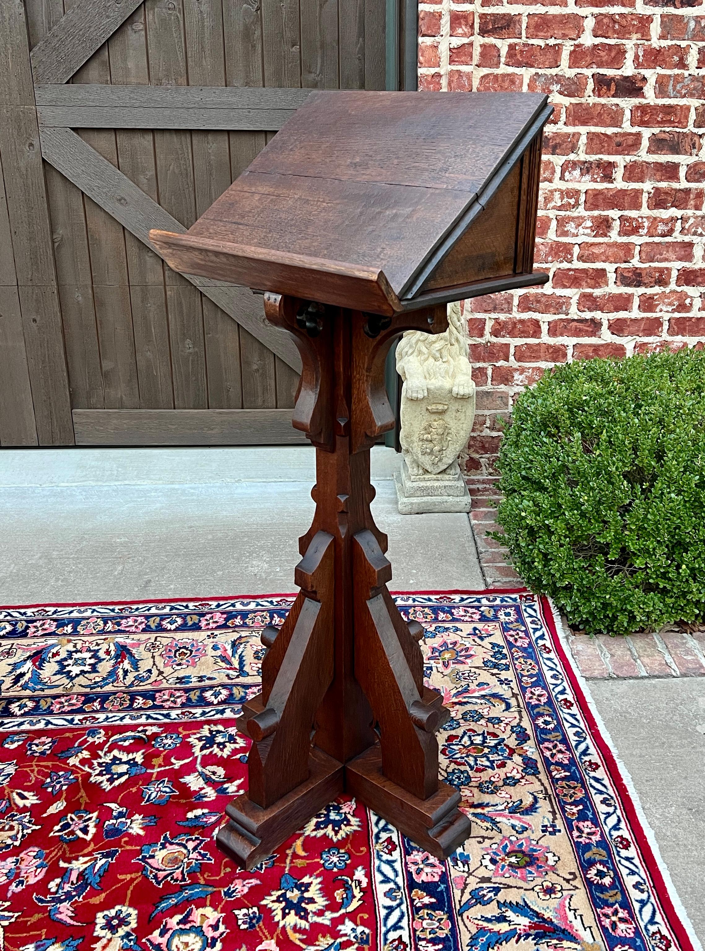Antique English Oak Christian Gothic Lectern Bible Stand Oak 19th C. en vente 6