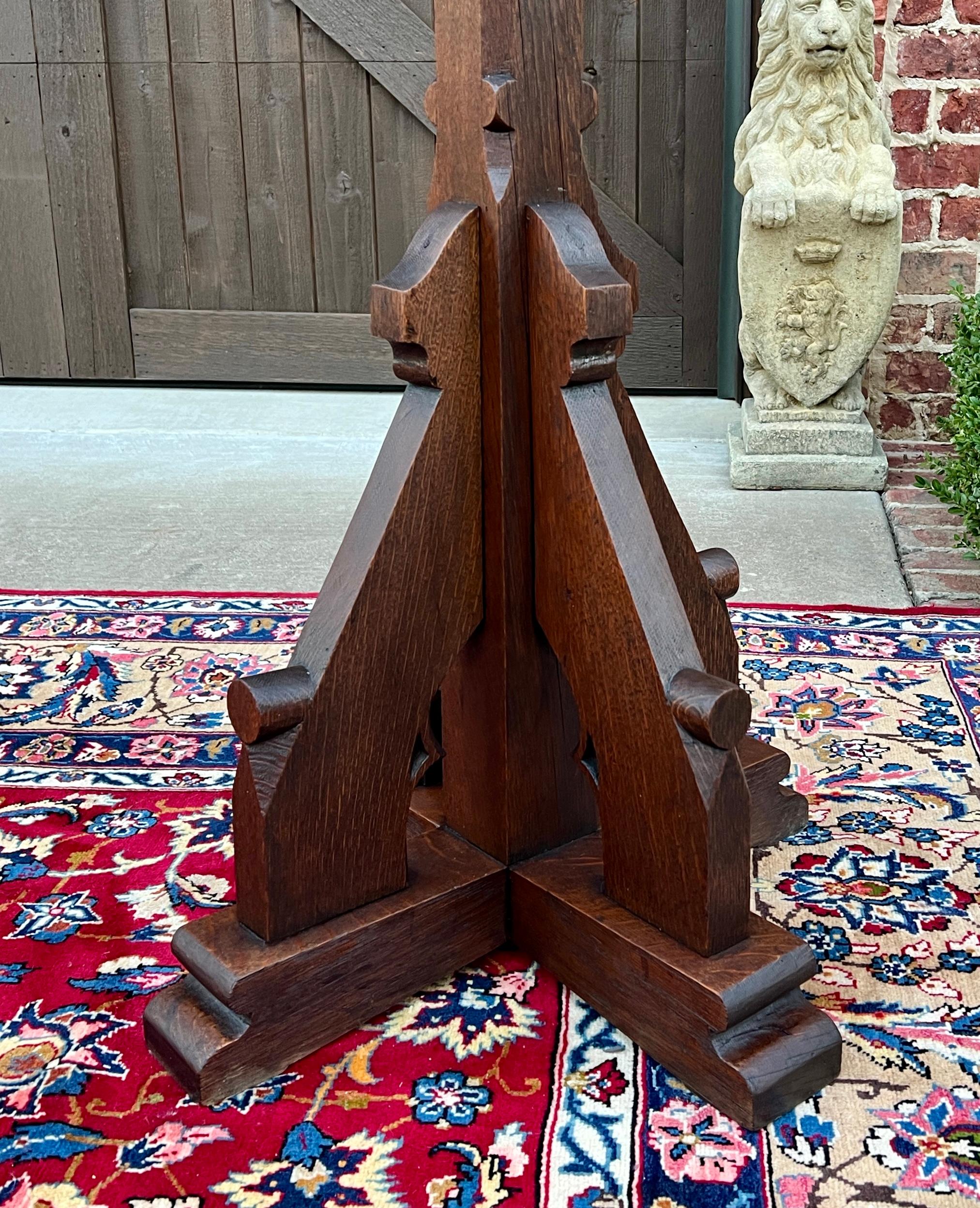 Antique English Oak Christian Gothic Lectern Bible Stand Oak 19th C. en vente 7