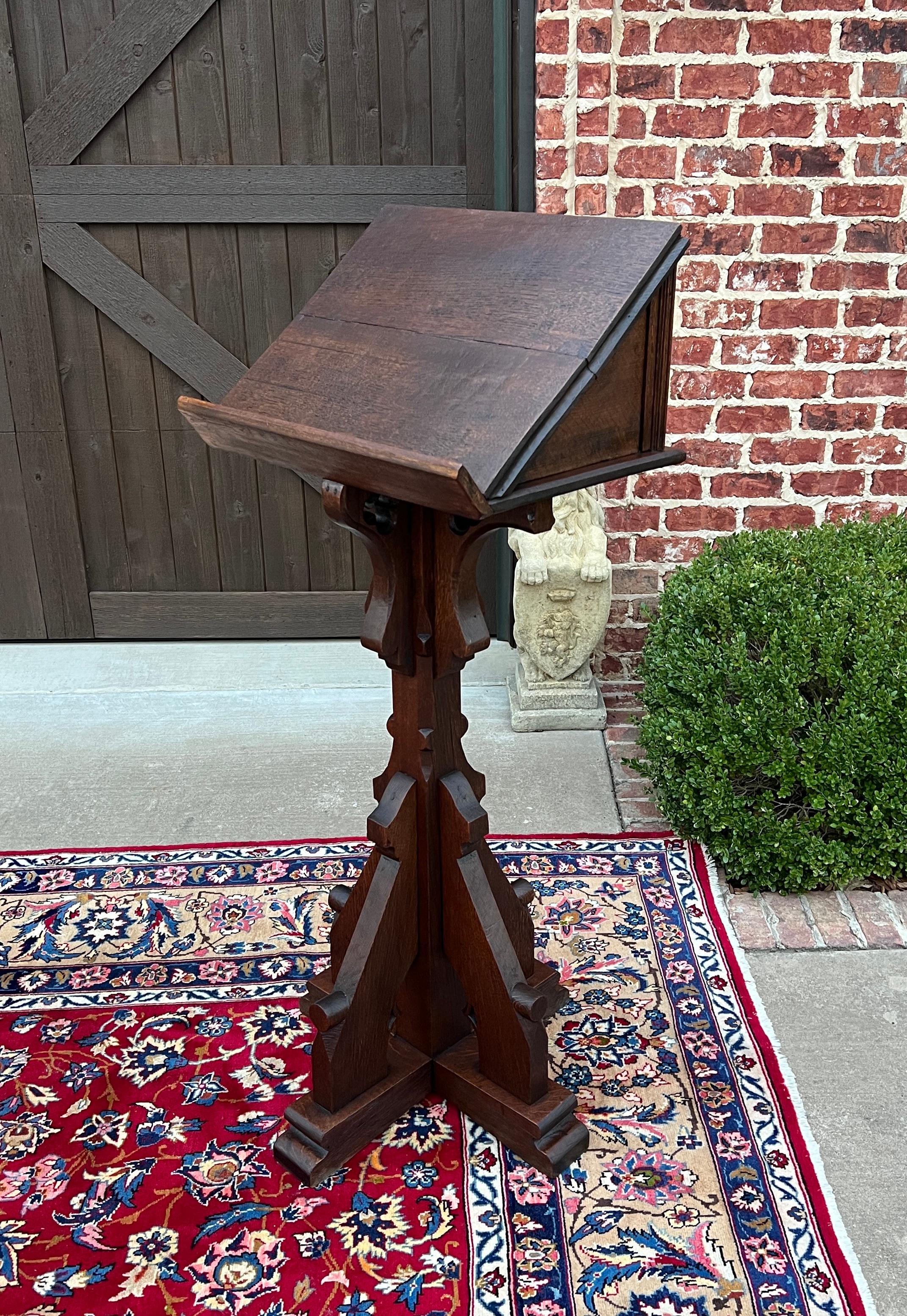 Antique English Oak Christian Gothic Lectern Bible Stand Oak 19th C. en vente 12