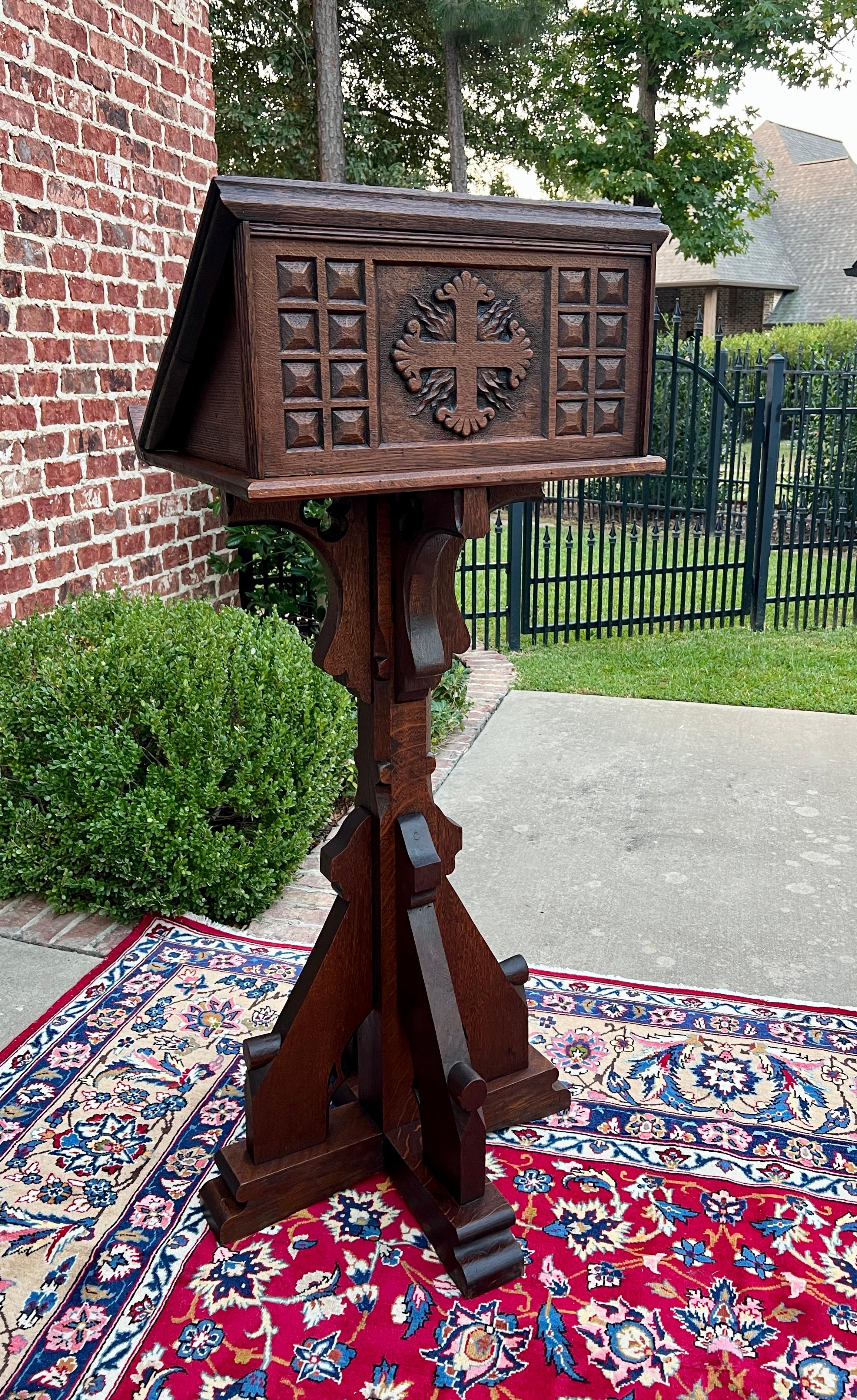 Néo-gothique Antique English Oak Christian Gothic Lectern Bible Stand Oak 19th C. en vente