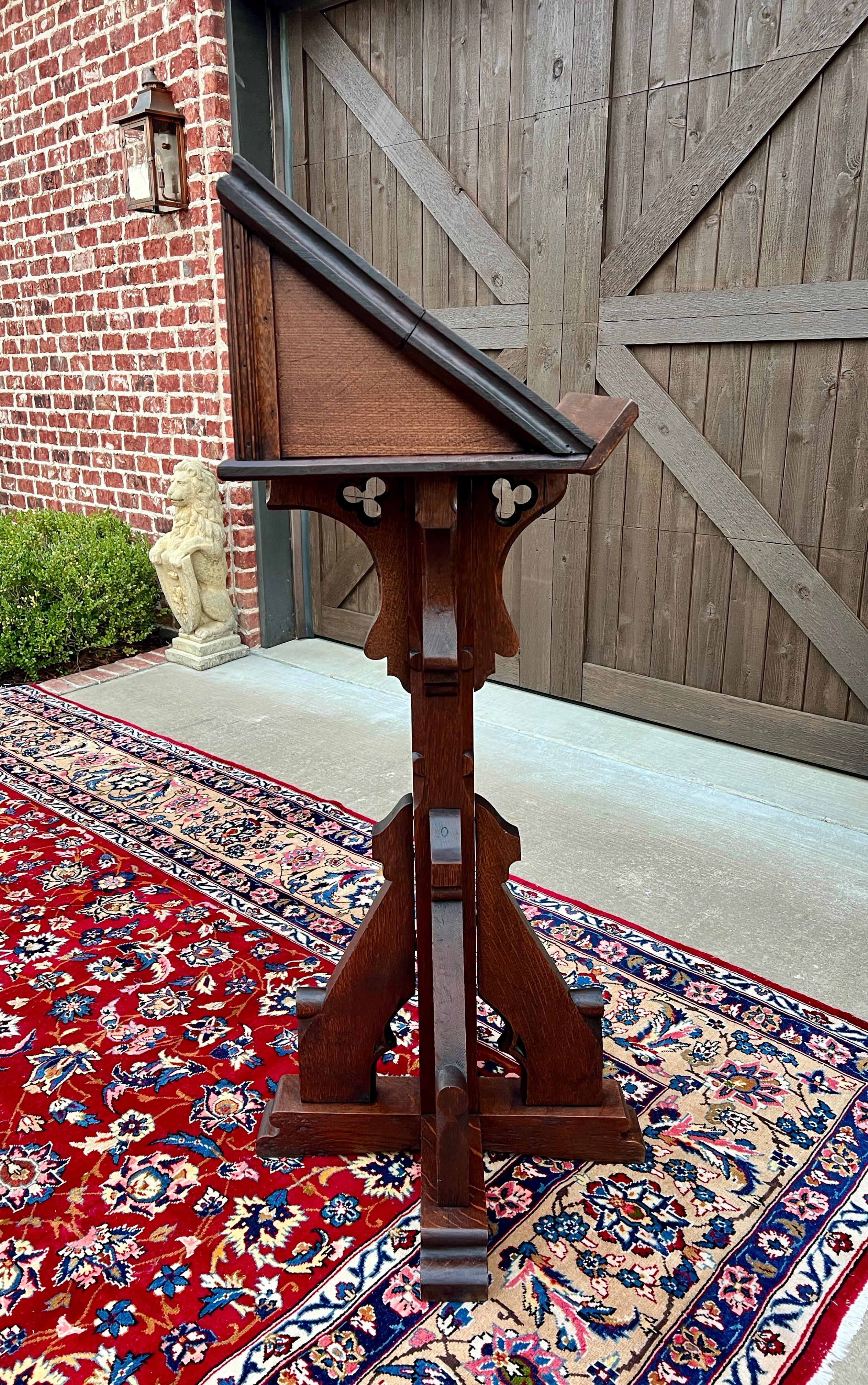 Antique English Oak Christian Gothic Lectern Bible Stand Oak 19th C. Bon état - En vente à Tyler, TX