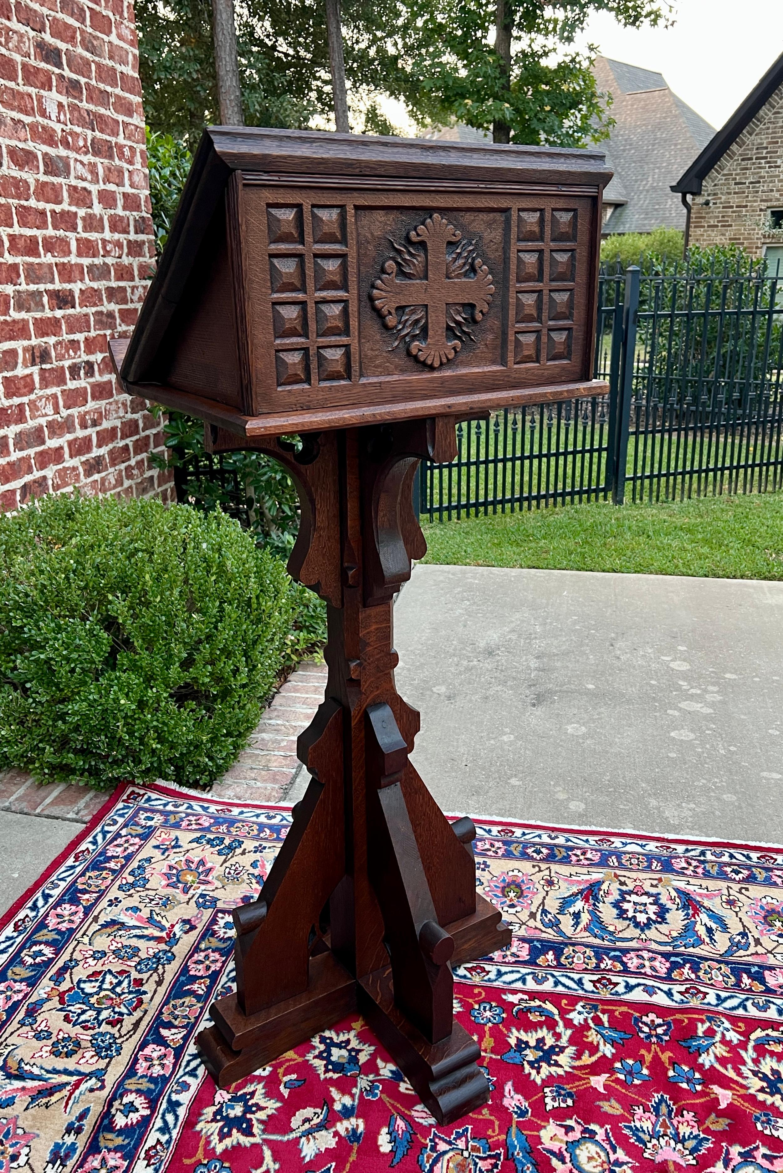 XIXe siècle Antique English Oak Christian Gothic Lectern Bible Stand Oak 19th C. en vente