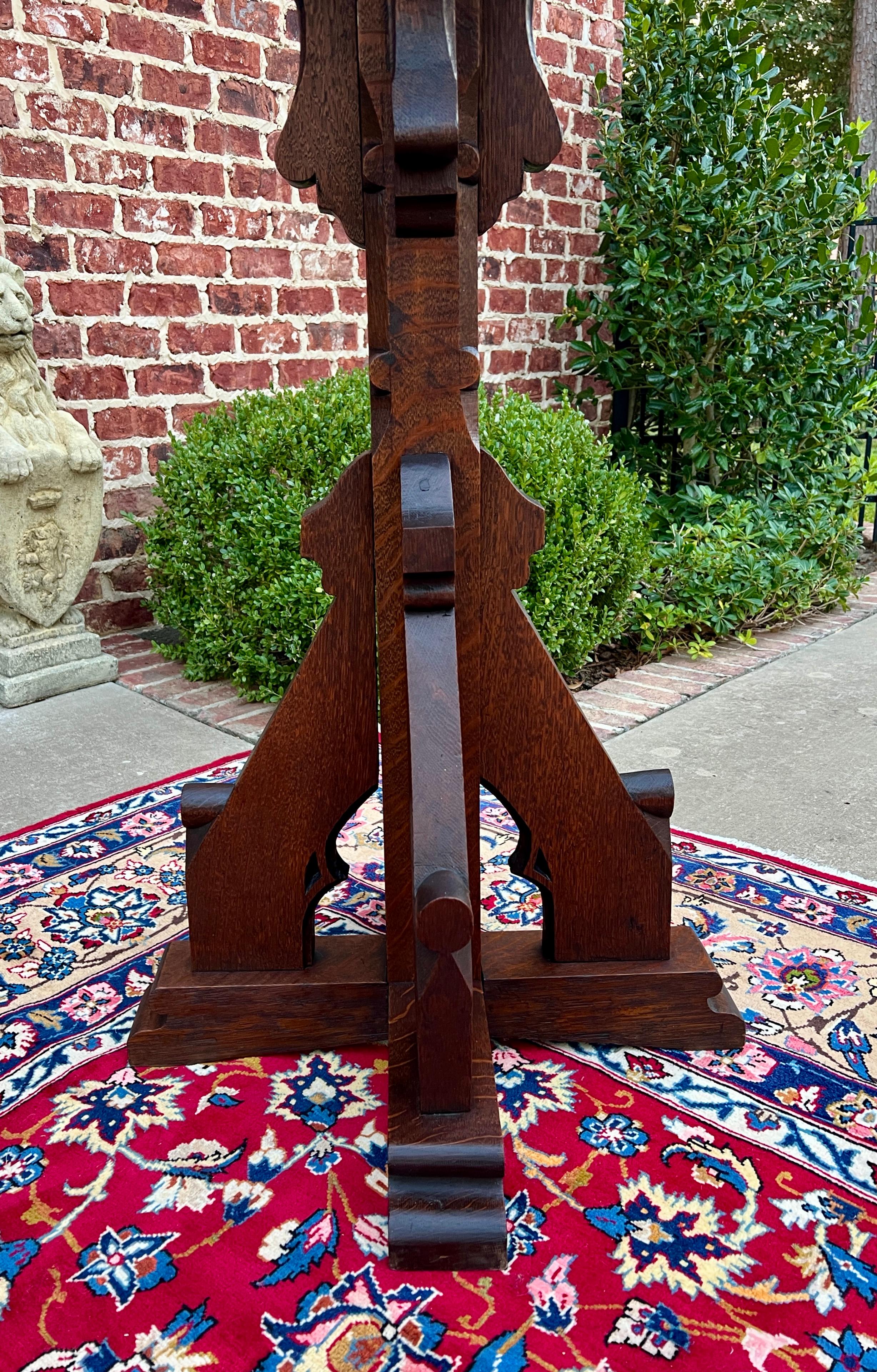 Antique English Oak Christian Gothic Lectern Bible Stand Oak 19th C. en vente 1