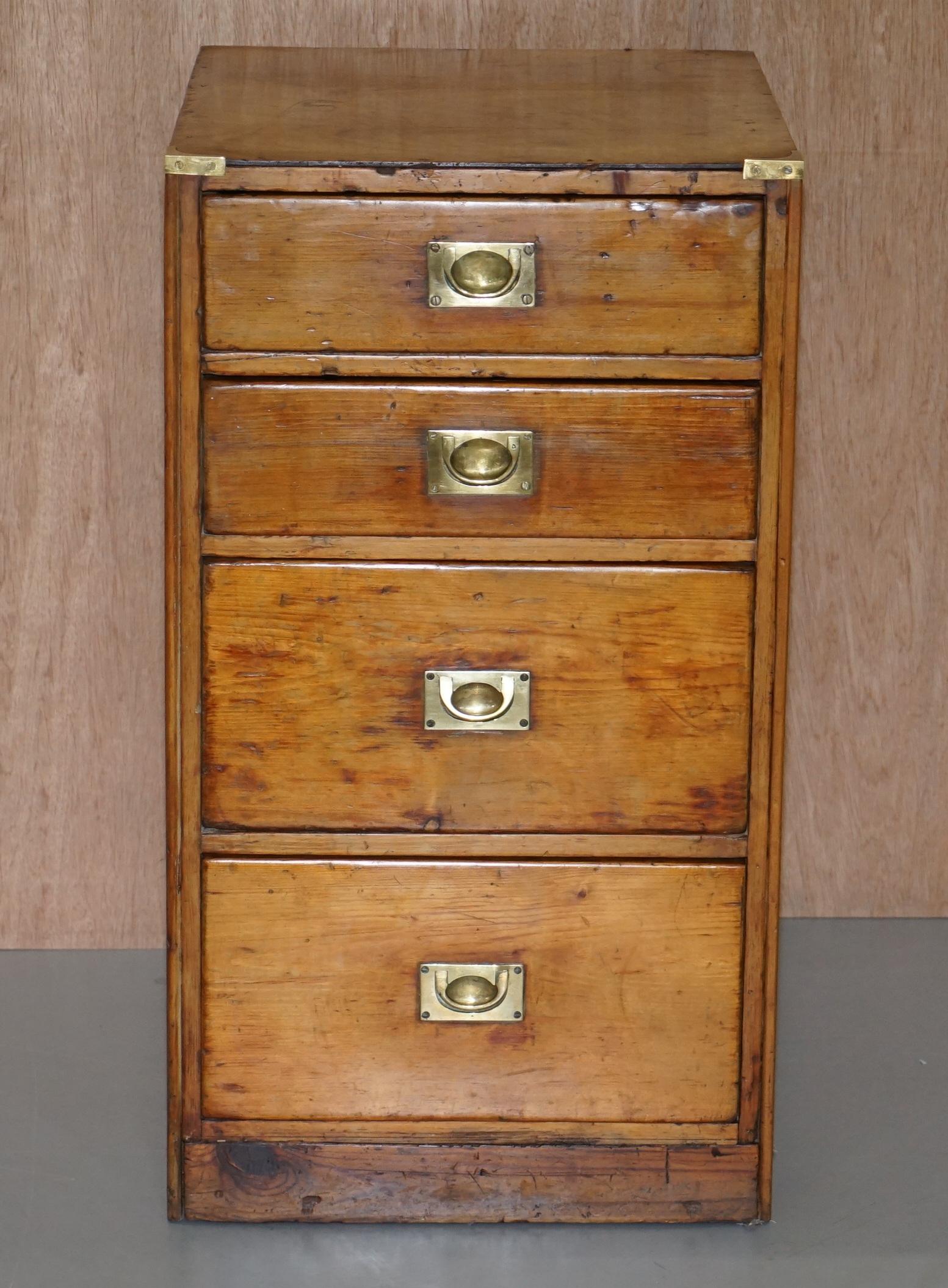 We are delighted to offer for sale this lovely solid English oak military campaign style chest of drawers

A good looking and well made chest, it’s very utilitarian, it would suit pretty much any location and would work in any setting

These are