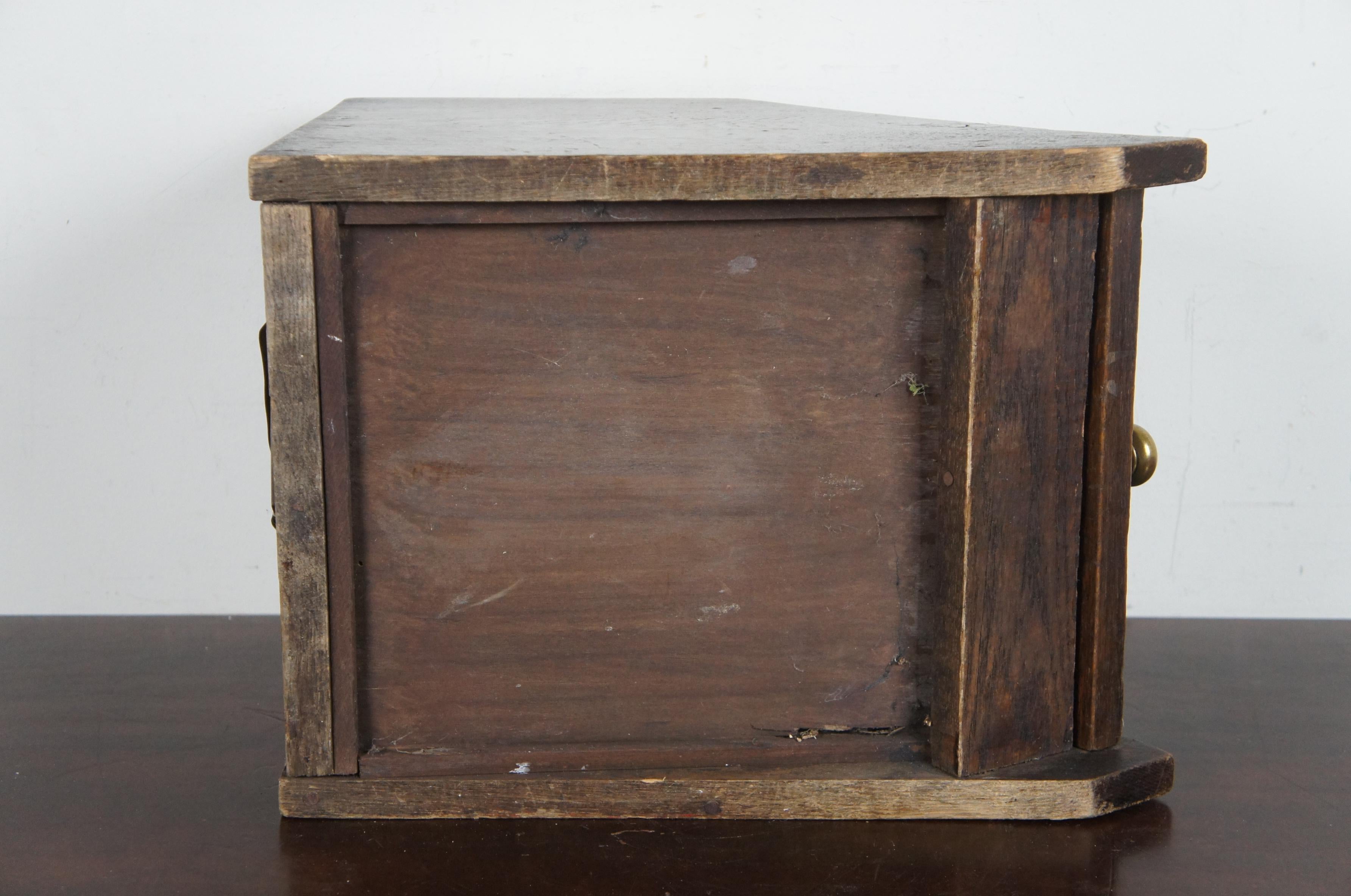 Antique English Oak Coal Bin Scuttle Fireside Kindling Box and Shovel Log Ash In Good Condition In Dayton, OH