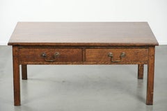 Antique English oak coffee table from the 20th century with two drawers
