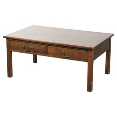 Antique English oak coffee table from the 20th century with two drawers