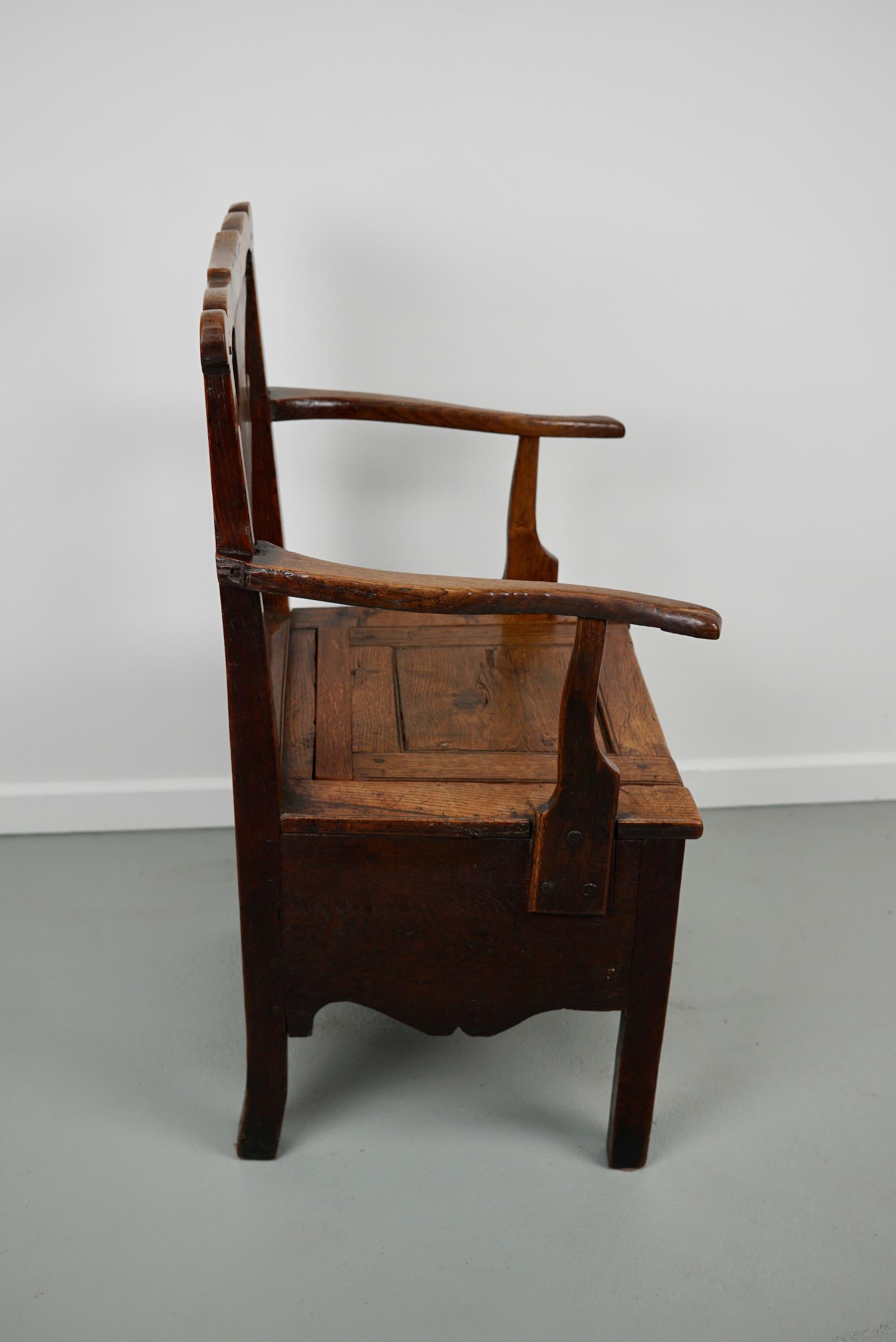Chaise Commode Antique en Chêne Anglais 18ème Siècle en vente 2