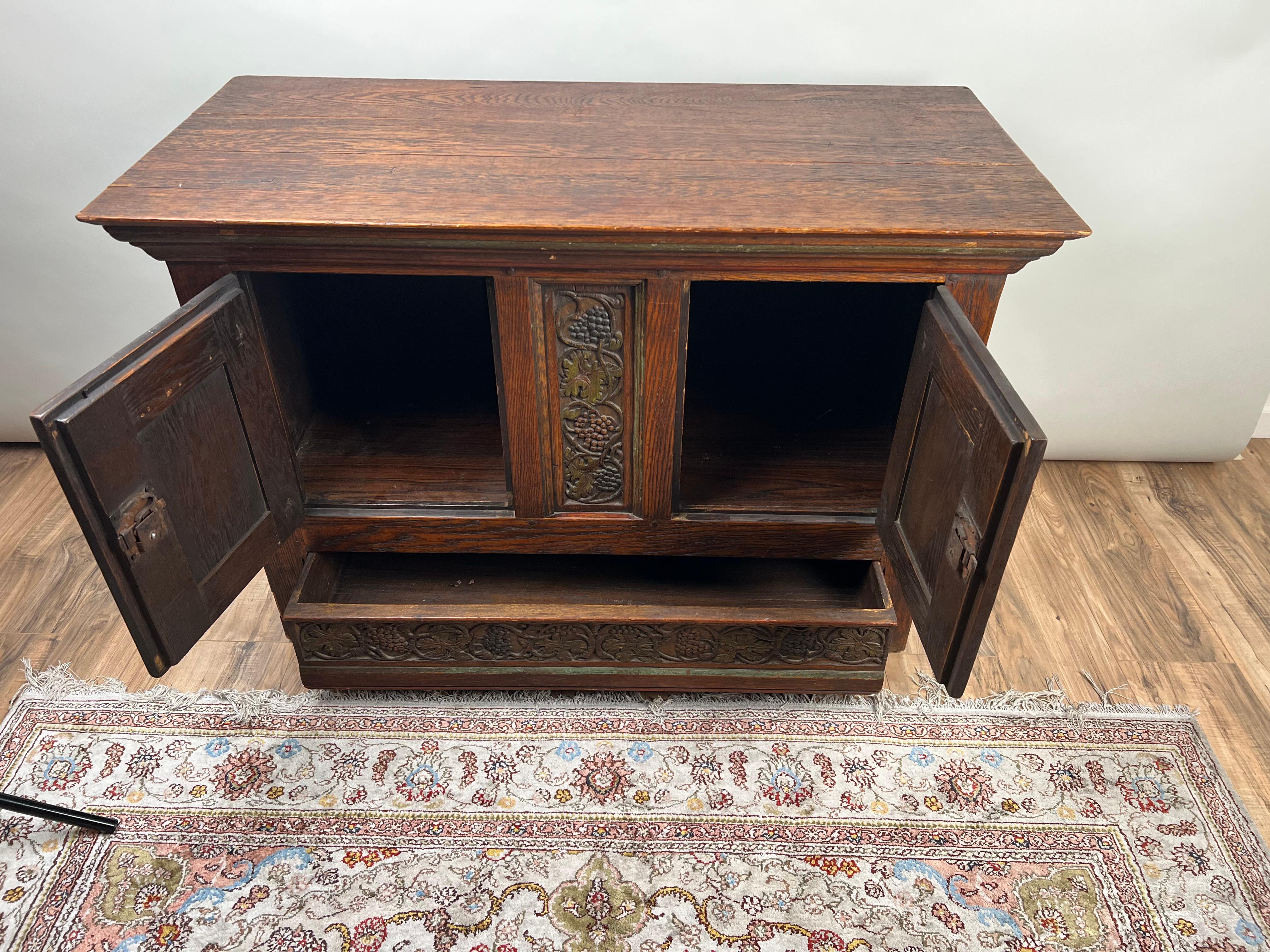 Antique English Oak Court Cabinet with Linen Fold Carved Panels For Sale 1