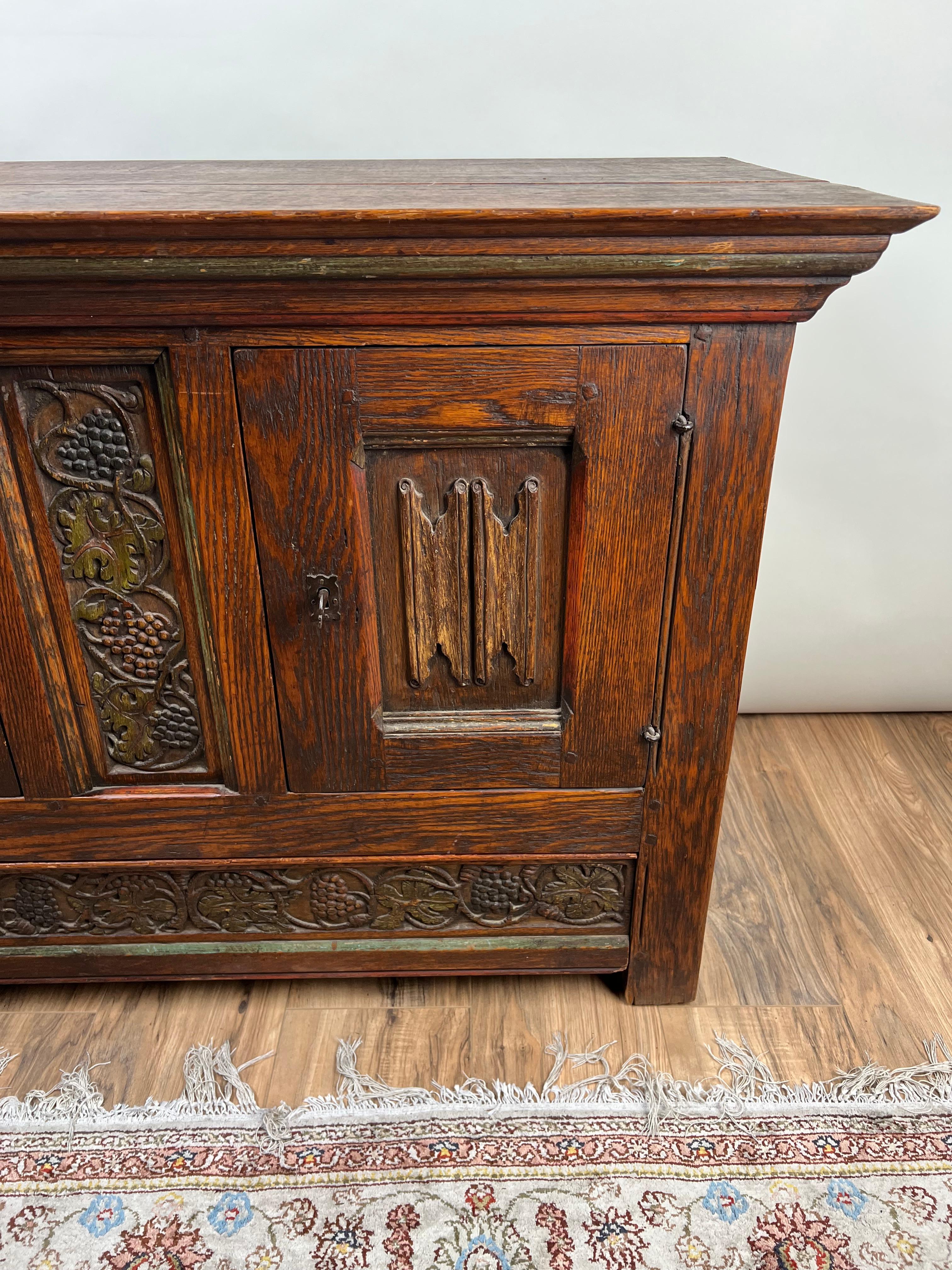 Antique English Oak Court Cabinet with Linen Fold Carved Panels For Sale 2