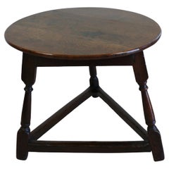 Table de cricket anglaise ancienne en chêne - vers 1820, plateau rond, base triangulaire