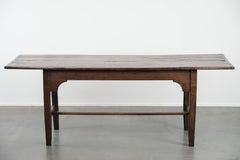 Antique English oak dining table from the 18th century for 4 to 6 people