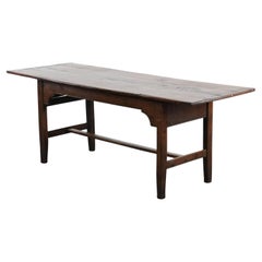 Antique English oak dining table from the 18th century for 4 to 6 people