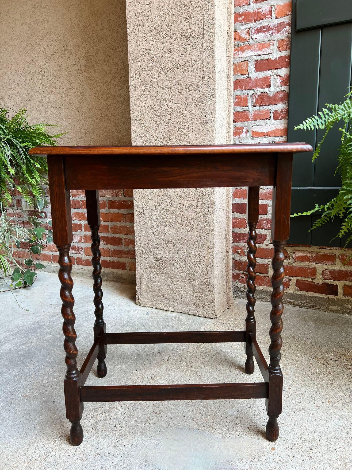 Antique English Oak End Side Lamp Table Barley Twist Rectangle Beveled Edge In Good Condition In Shreveport, LA
