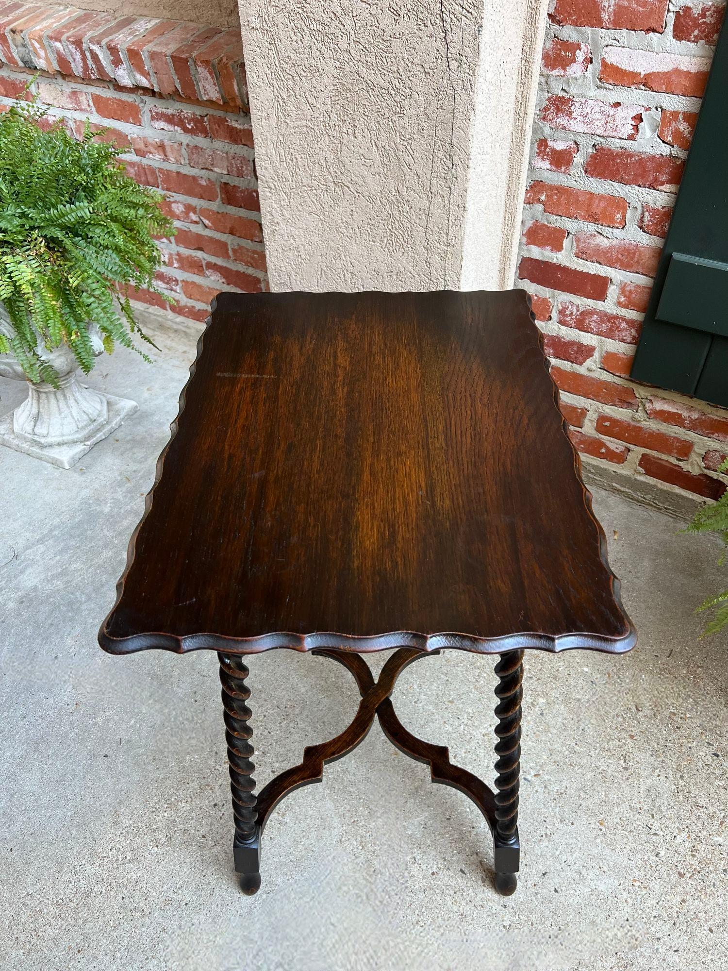 Antique English Oak End Side Table Barley Twist Scalloped Pie Crust Edge For Sale 4