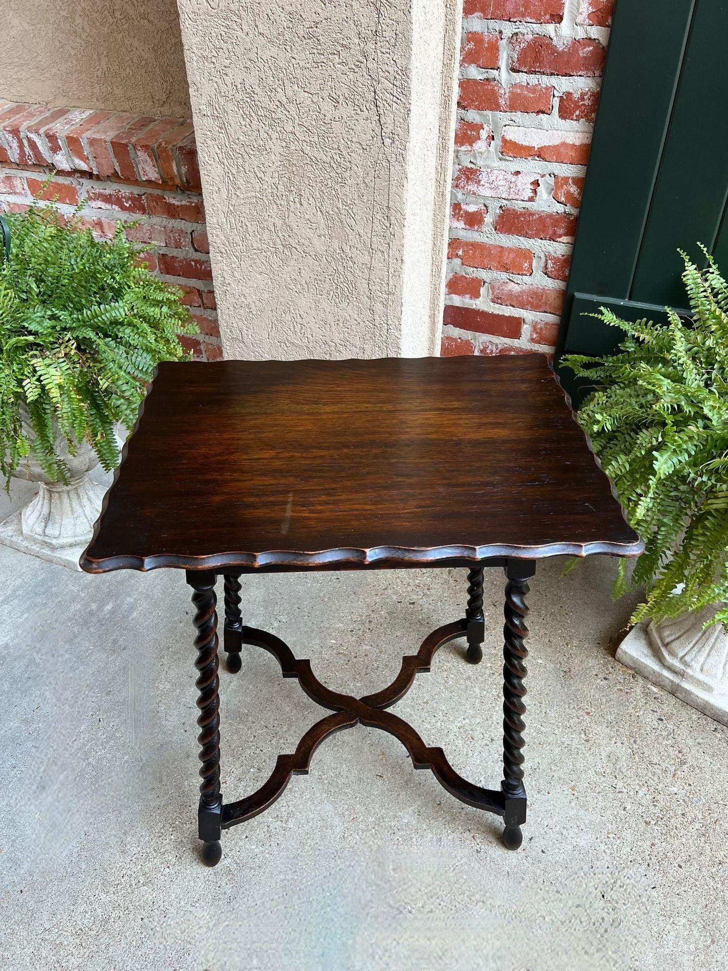 Antique English Oak End Side Table Barley Twist Scalloped Pie Crust Edge For Sale 6