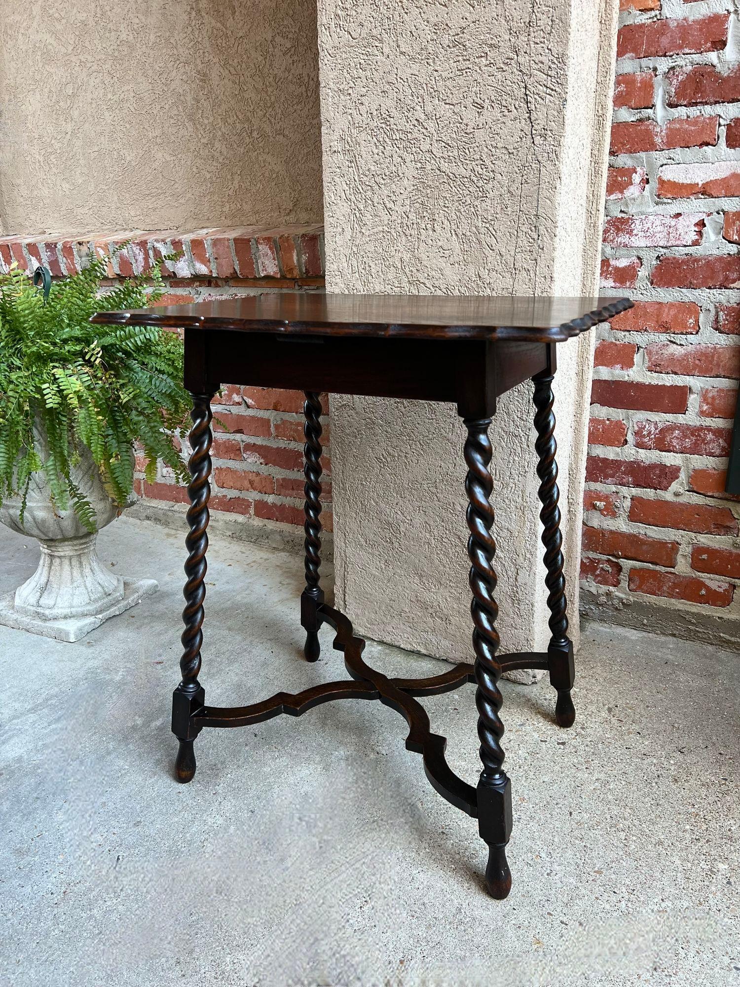 Antique English Oak End Side Table Barley Twist Scalloped Pie Crust Edge For Sale 7