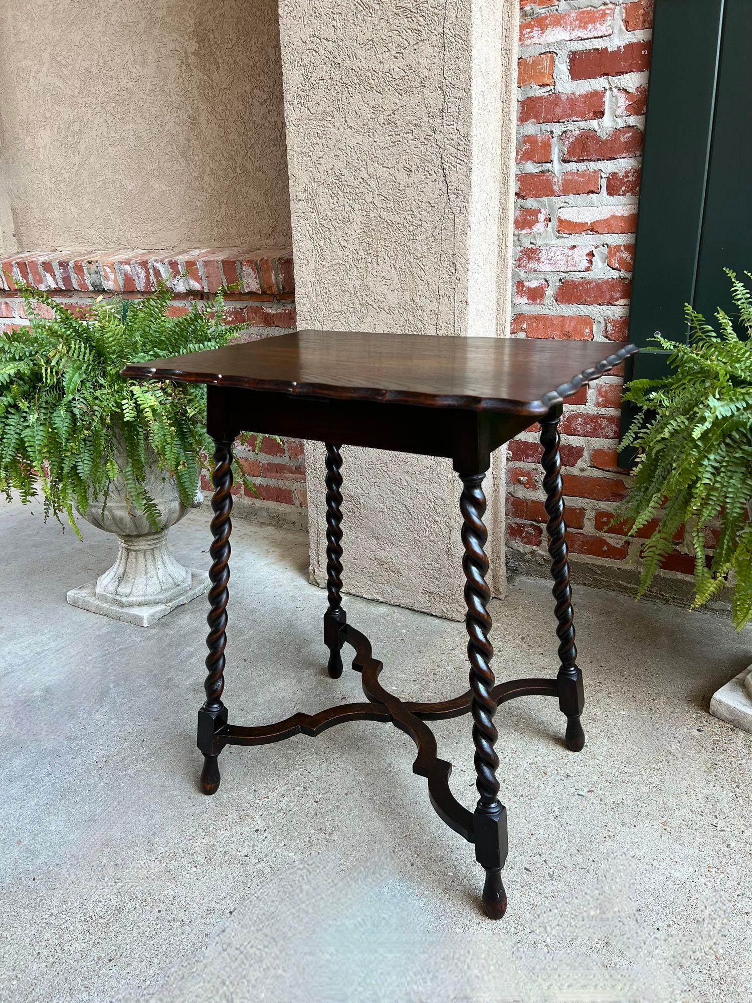 Antique English Oak End Side Table Barley Twist Scalloped Pie Crust Edge For Sale 8