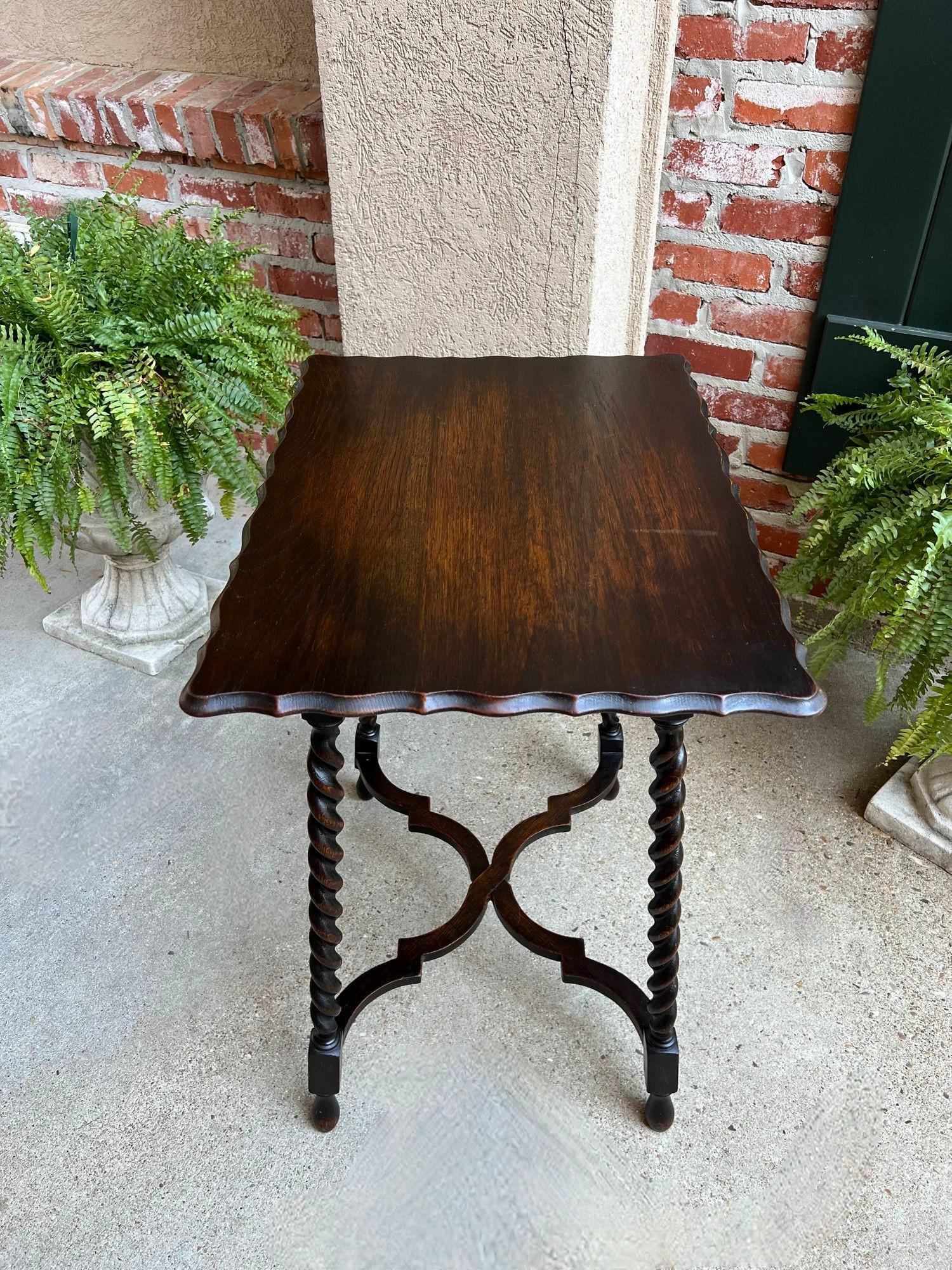 Antique English Oak End Side Table Barley Twist Scalloped Pie Crust Edge For Sale 11