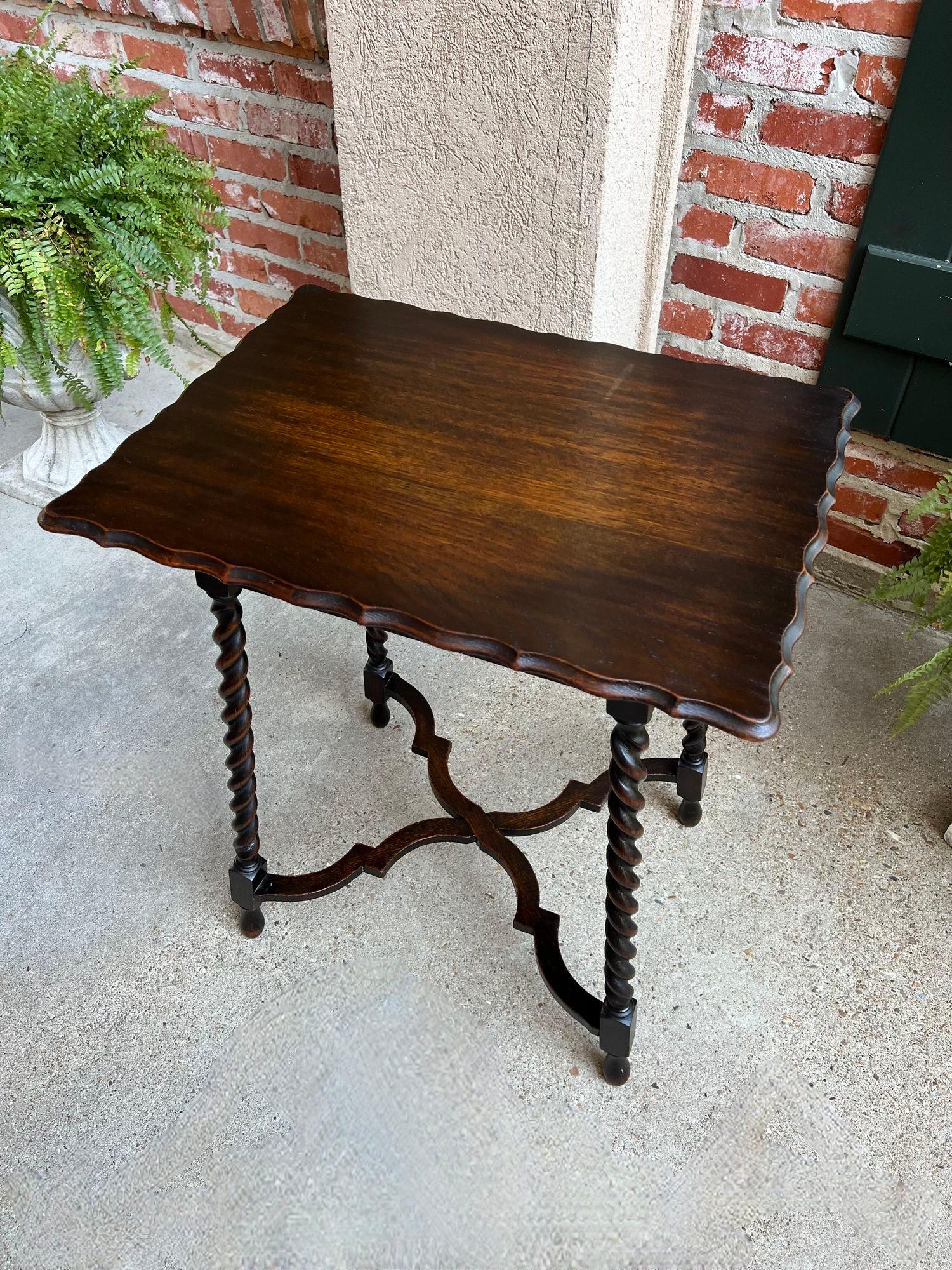 Antique English Oak End Side Table Barley Twist Scalloped Pie Crust Edge For Sale 12