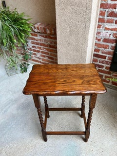 Antique English Oak End Side Table Barley Twist Scalloped Pie Crust Edge
