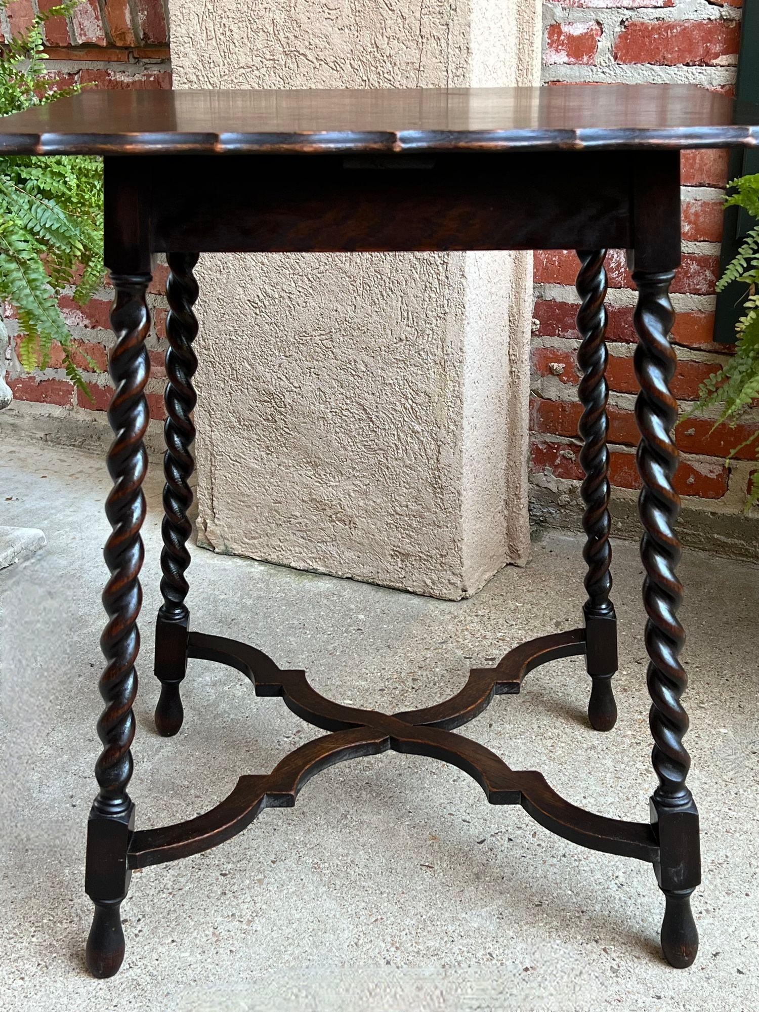 Antique English Oak End Side Table Barley Twist Scalloped Pie Crust Edge For Sale 2
