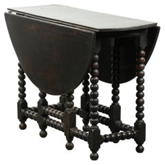Antique English oak gateleg table from the late 17th/early 18th century