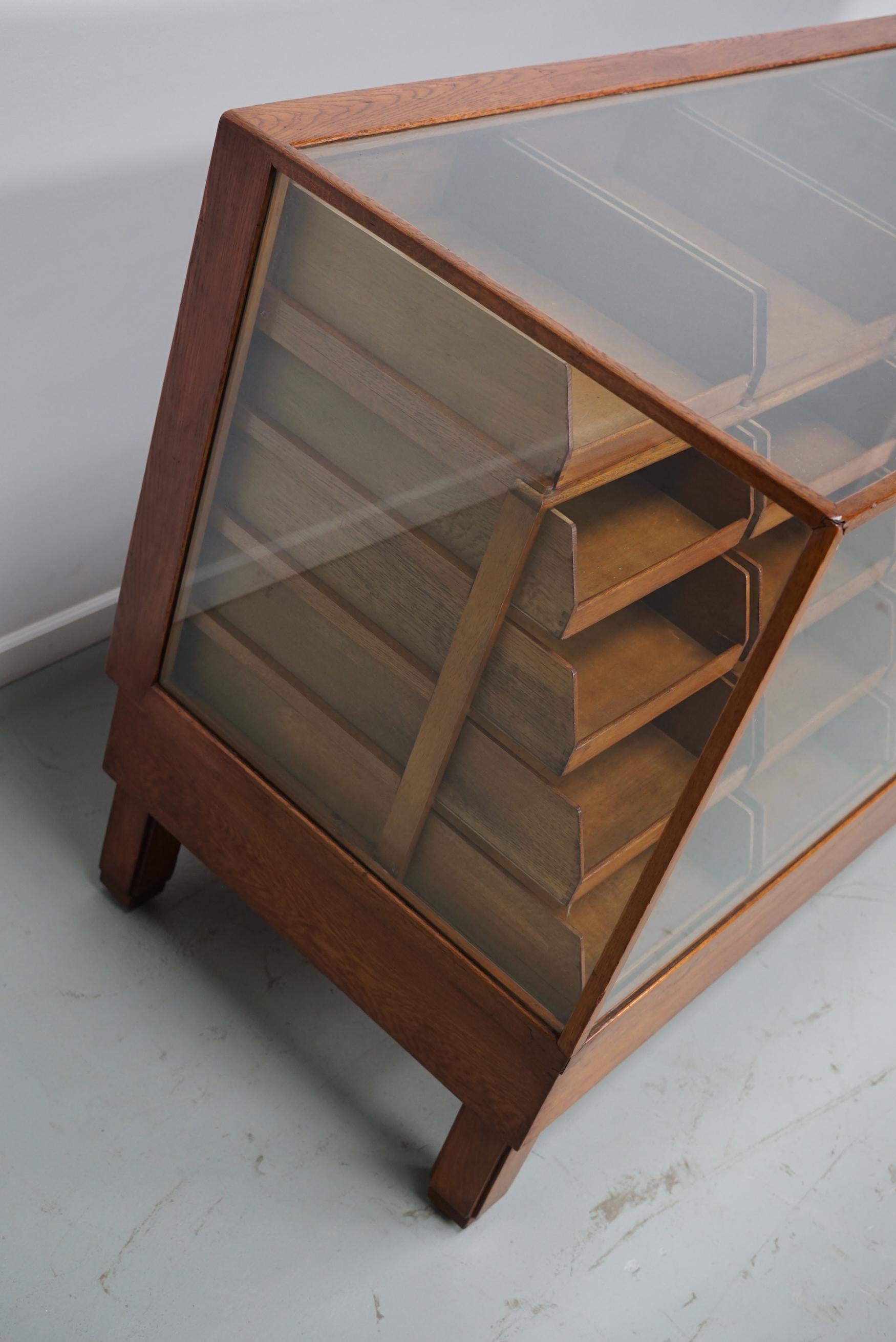 Antiker englischer Eichen- und Glasvitrinenschrank, ca. 1920-1930 im Angebot 2