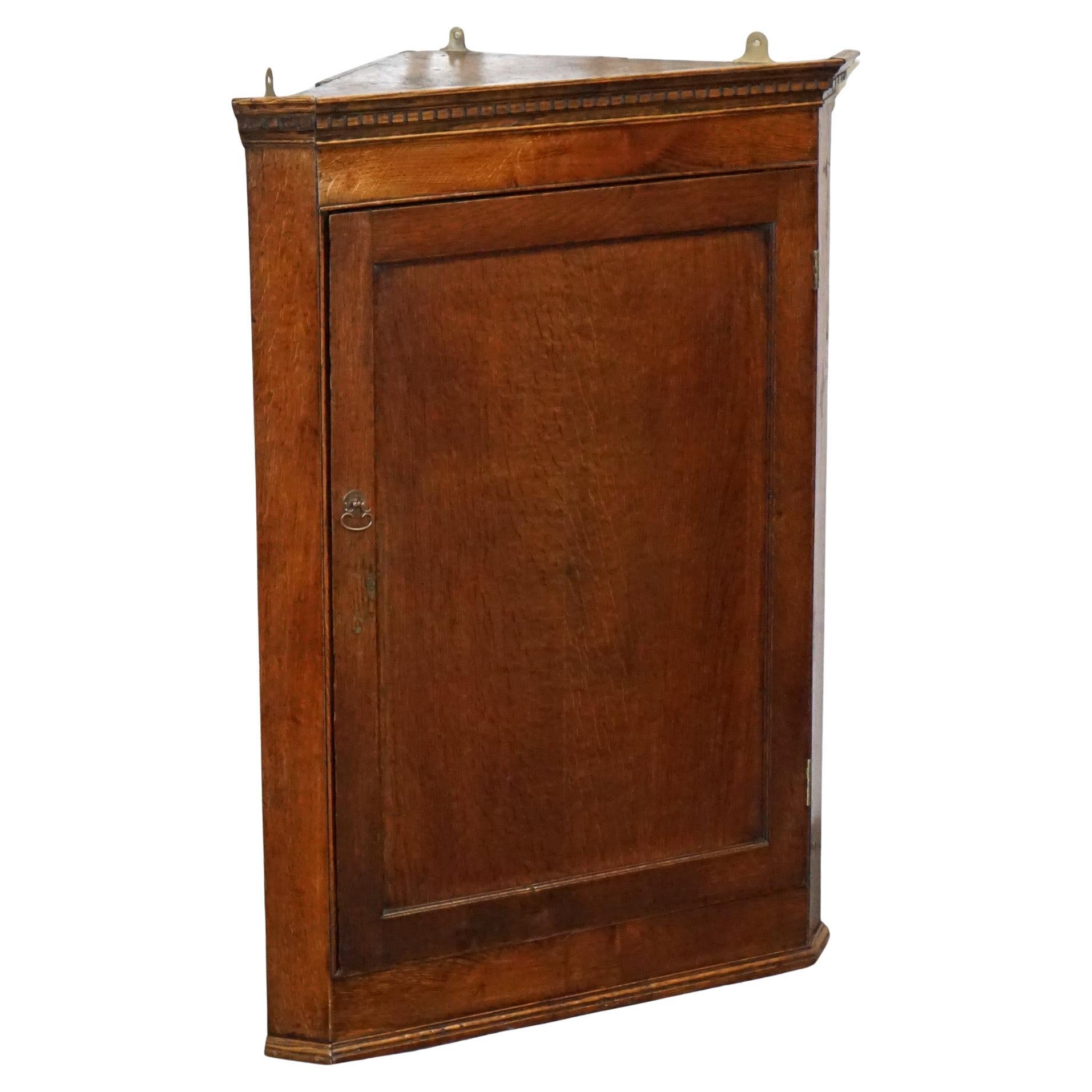 ancien placard d'angle en chêne à suspendre