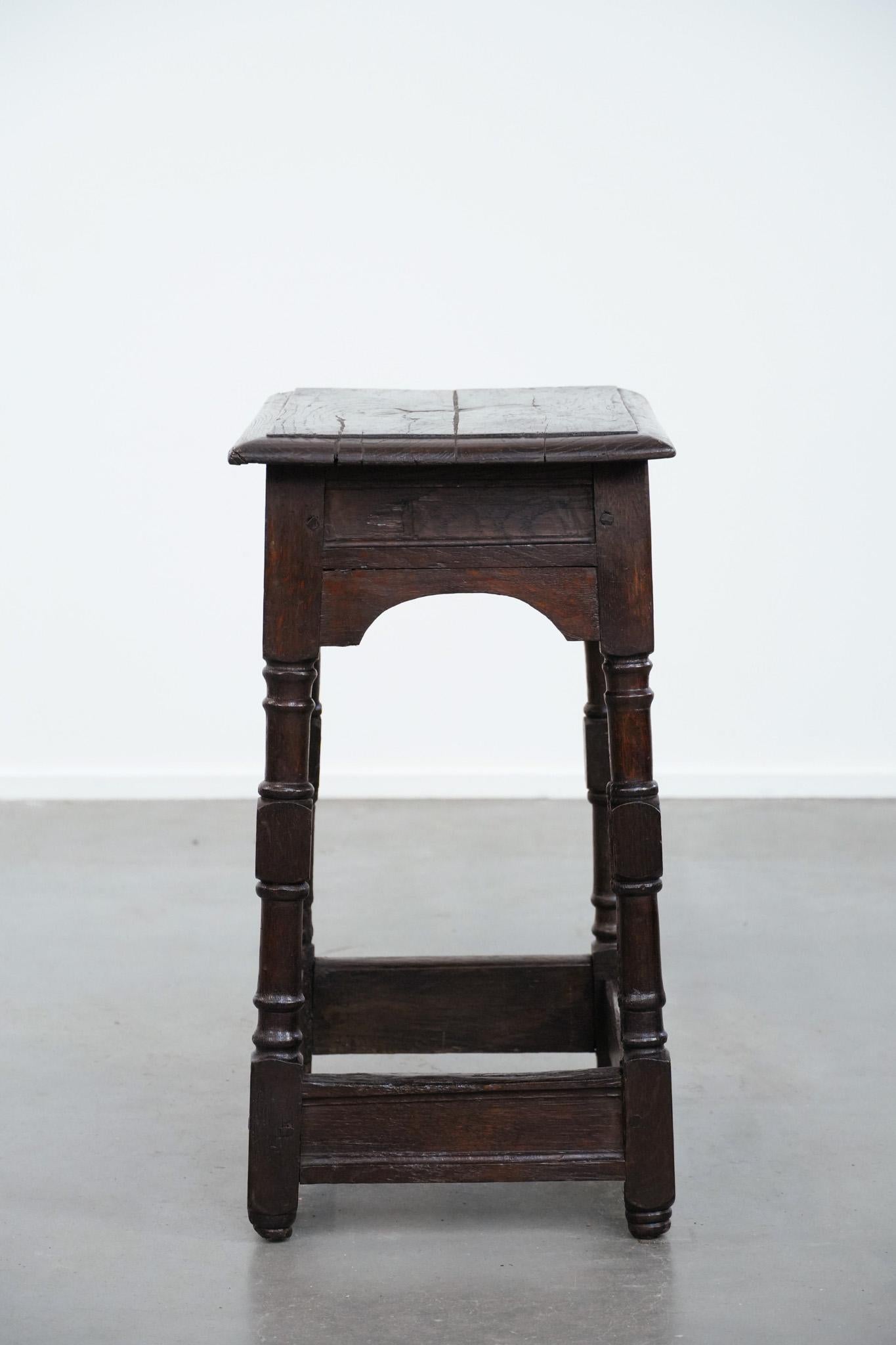 Antique English oak joint stool from the 18th century In condizioni buone in vendita a Harderwijk, NL