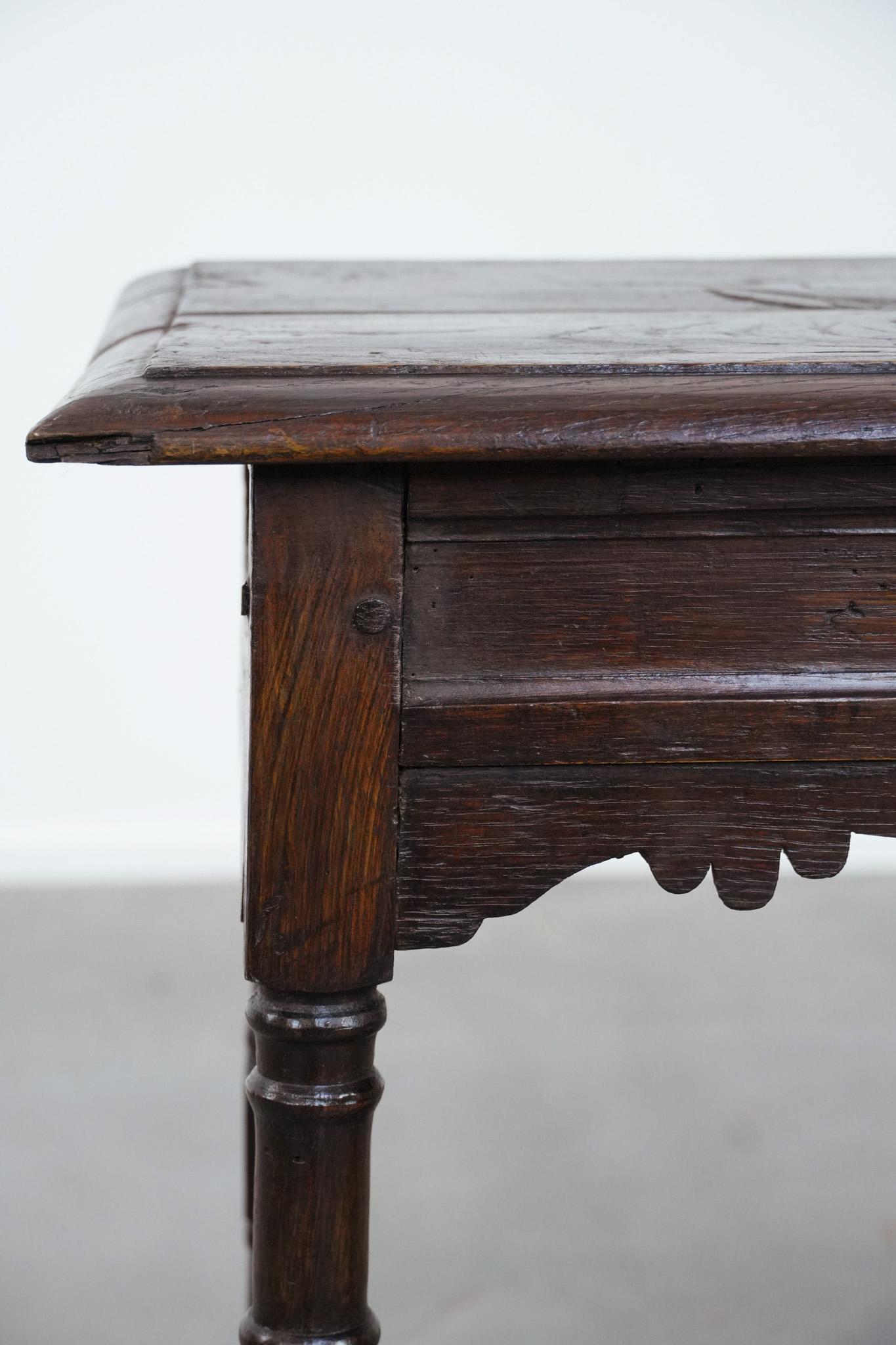 Antique English oak joint stool from the 18th century in vendita 1