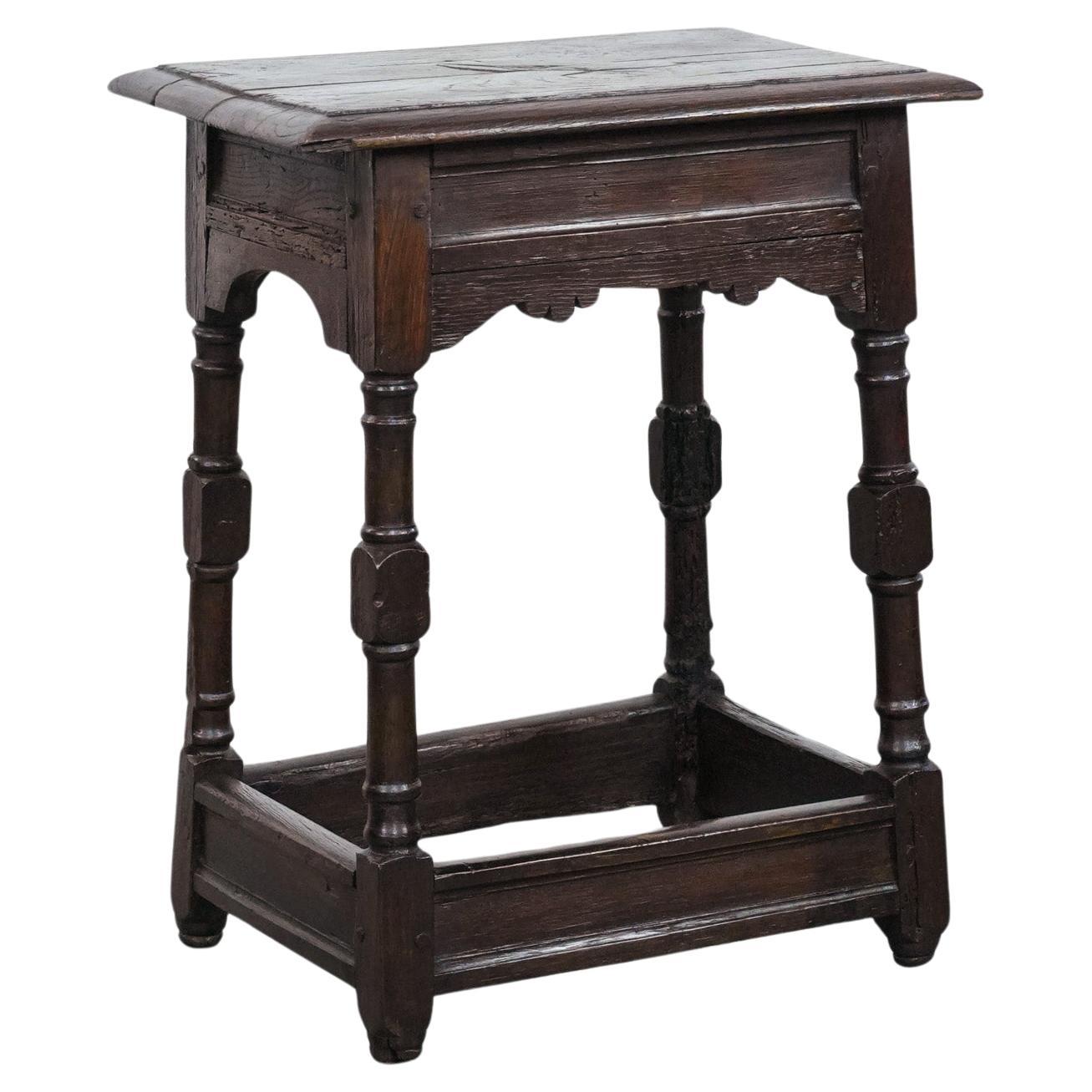 Antique English oak joint stool from the 18th century in vendita