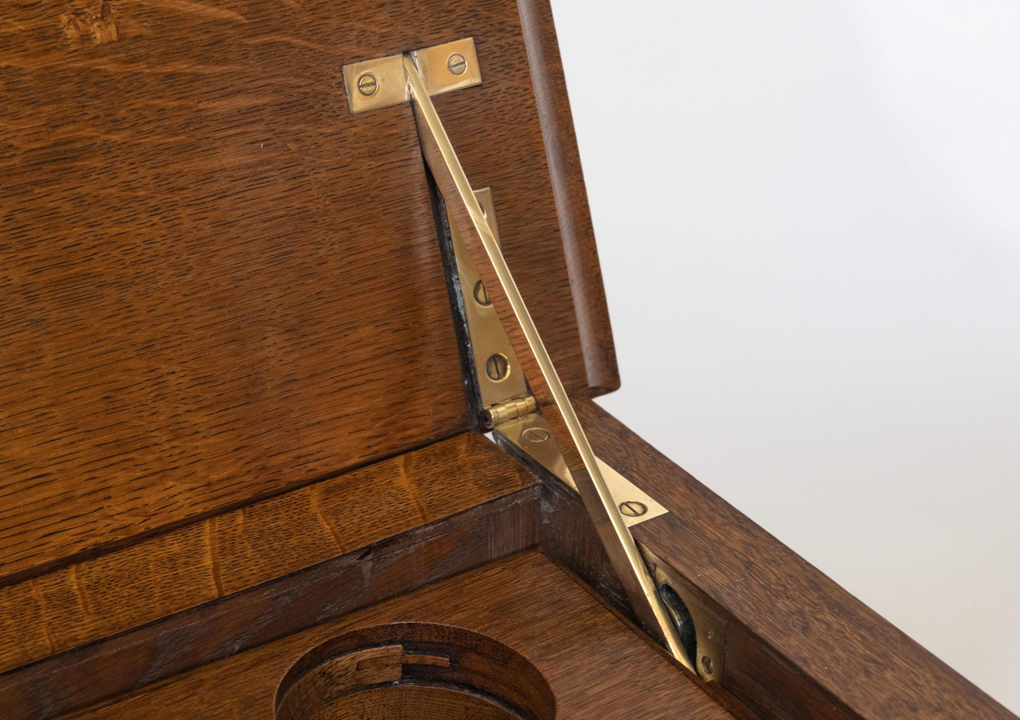 XX secolo Antico mobile da cocktail in Oak Oak Metamorphic Rise & Fall Dry Bar in vendita