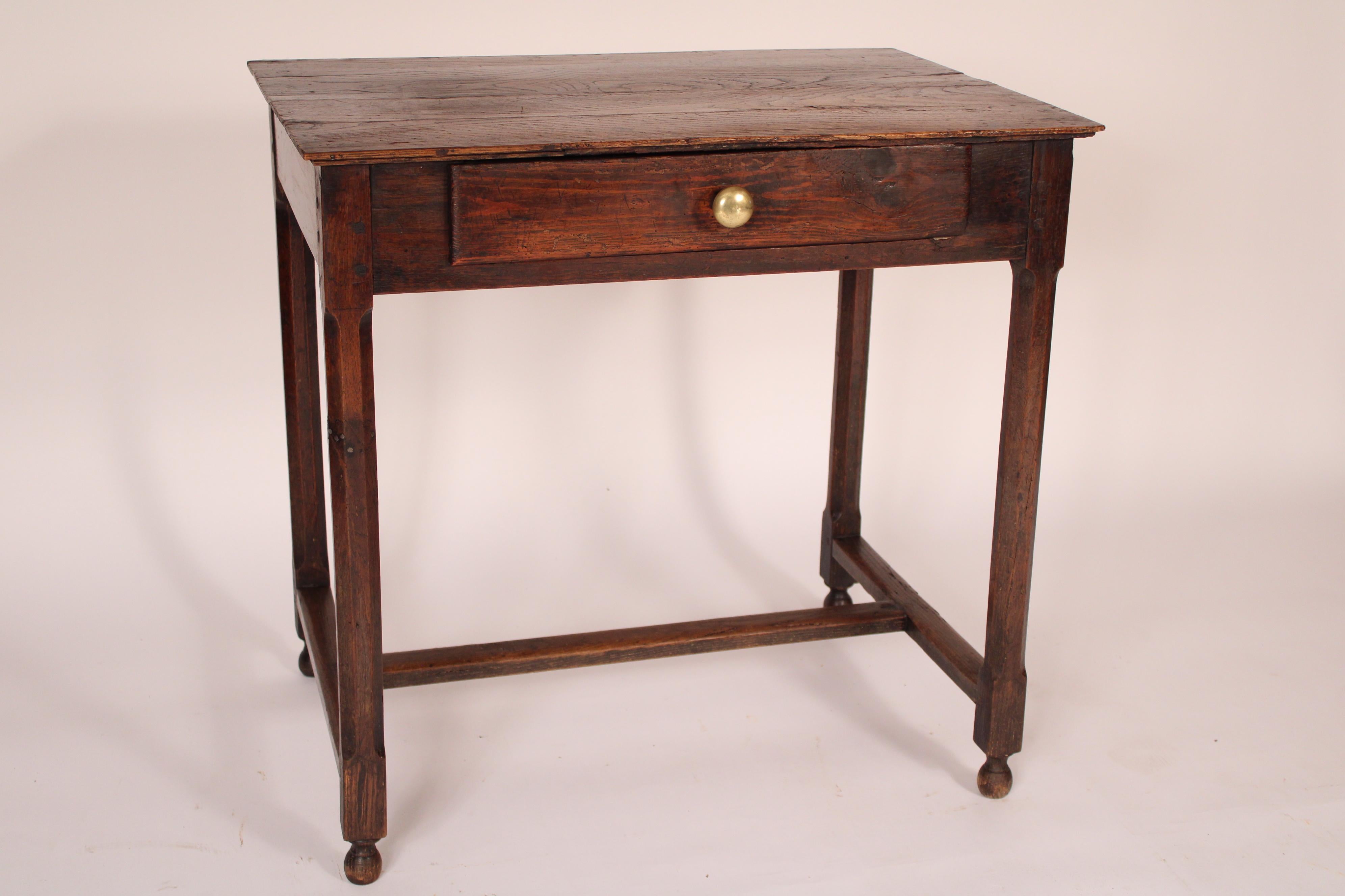 Antiker englischer Oak Beistelltisch (Georgian) im Angebot