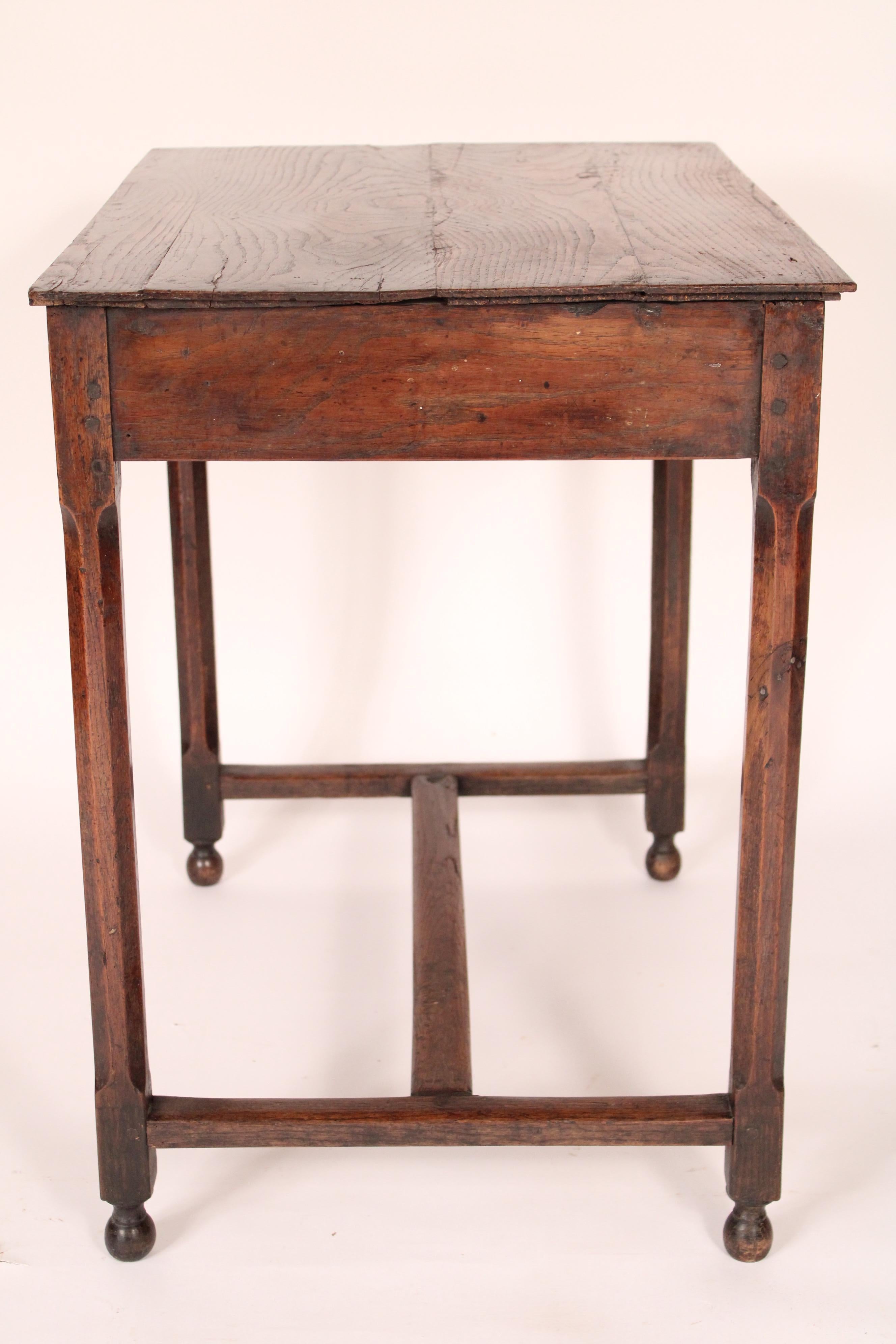 Antiker englischer Oak Beistelltisch im Zustand „Gut“ im Angebot in Laguna Beach, CA