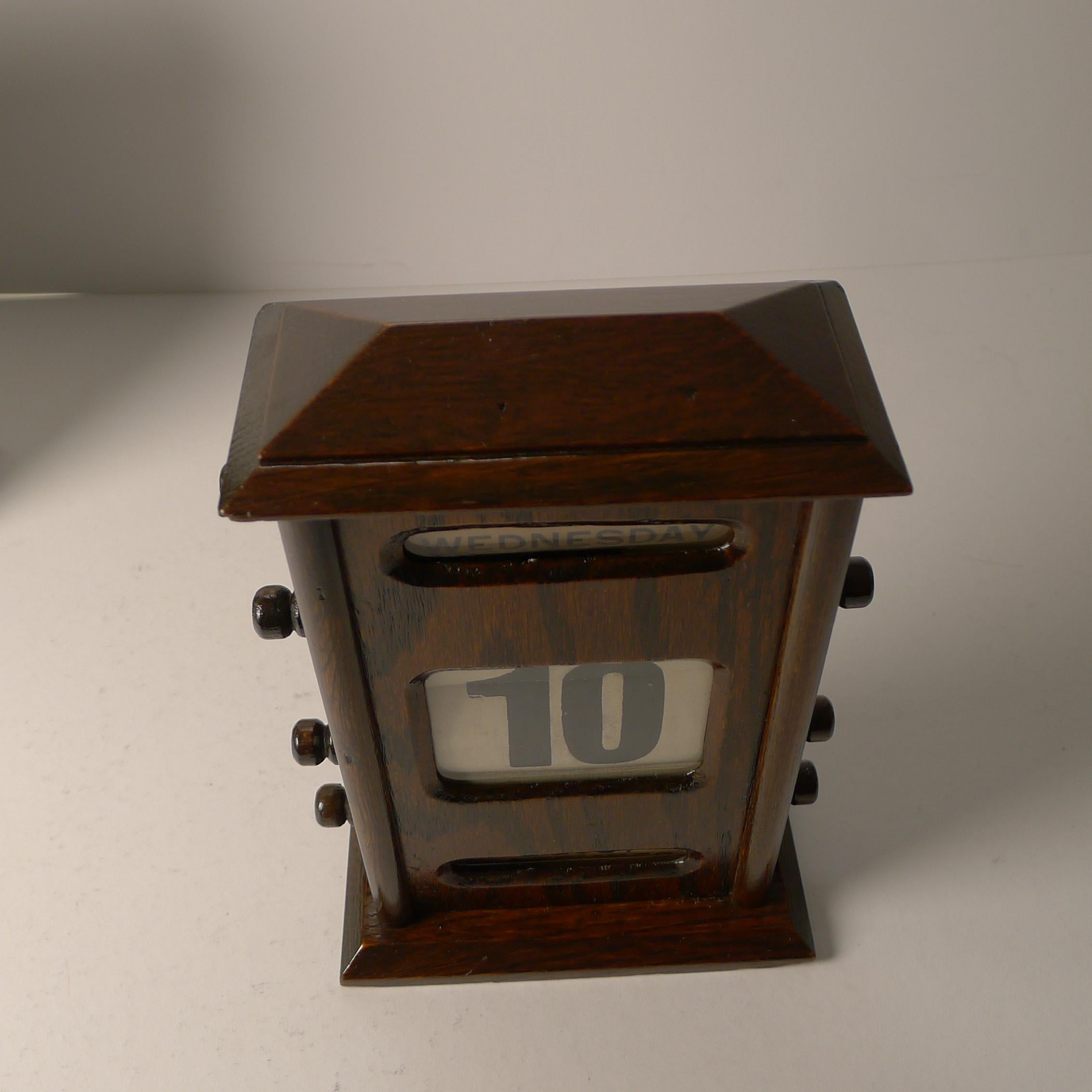 Antique English Oak Perpetual Calendar, c.1910 In Good Condition In Bath, GB