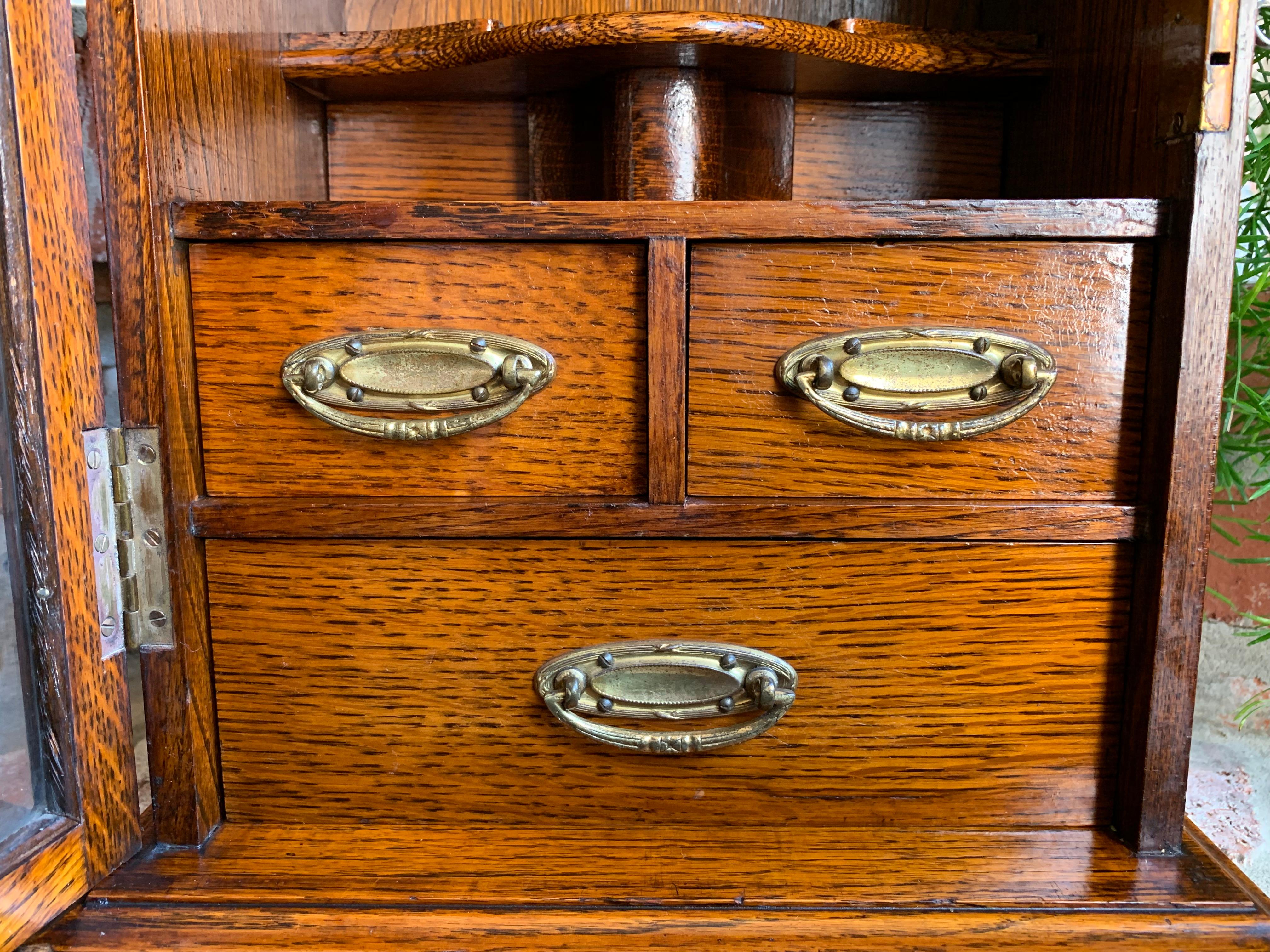 Antique English Oak Pipe Smoke Cabinet Card Game Box Humidor 1918 Plaque In Good Condition In Shreveport, LA