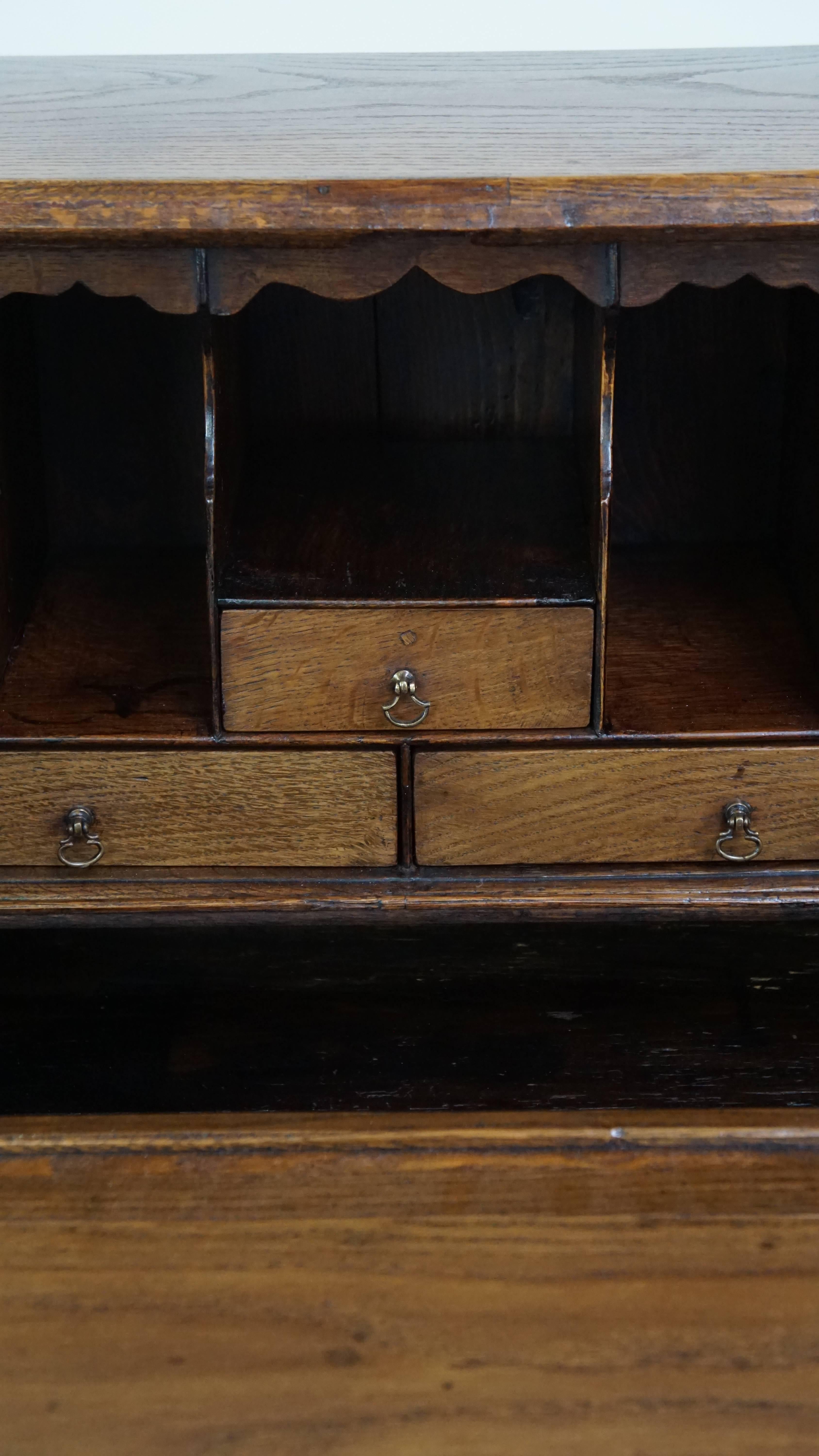 Antique English oak secretaire with stepped interior and working locks For Sale 8