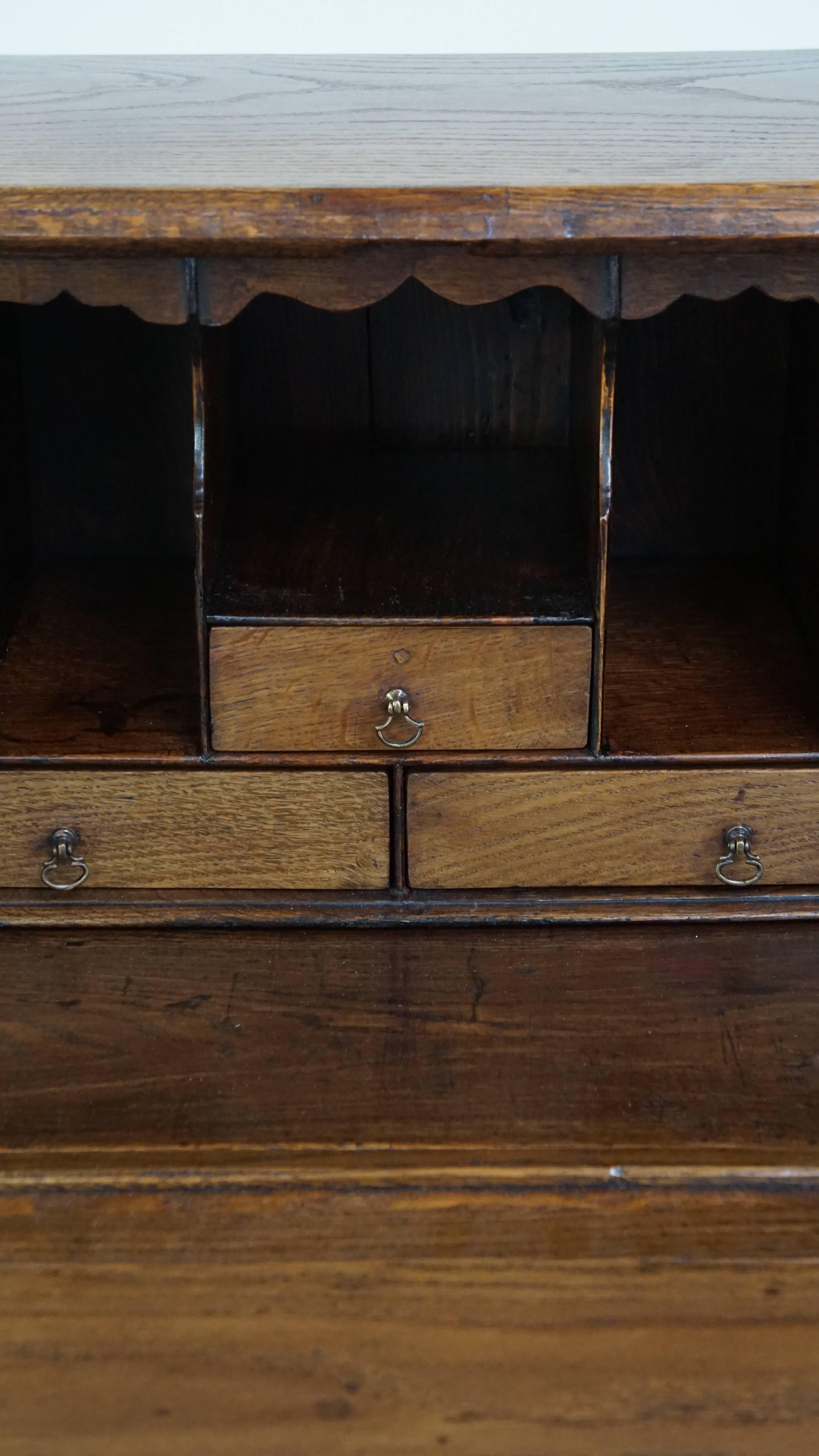 Antique English oak secretaire with stepped interior and working locks For Sale 9