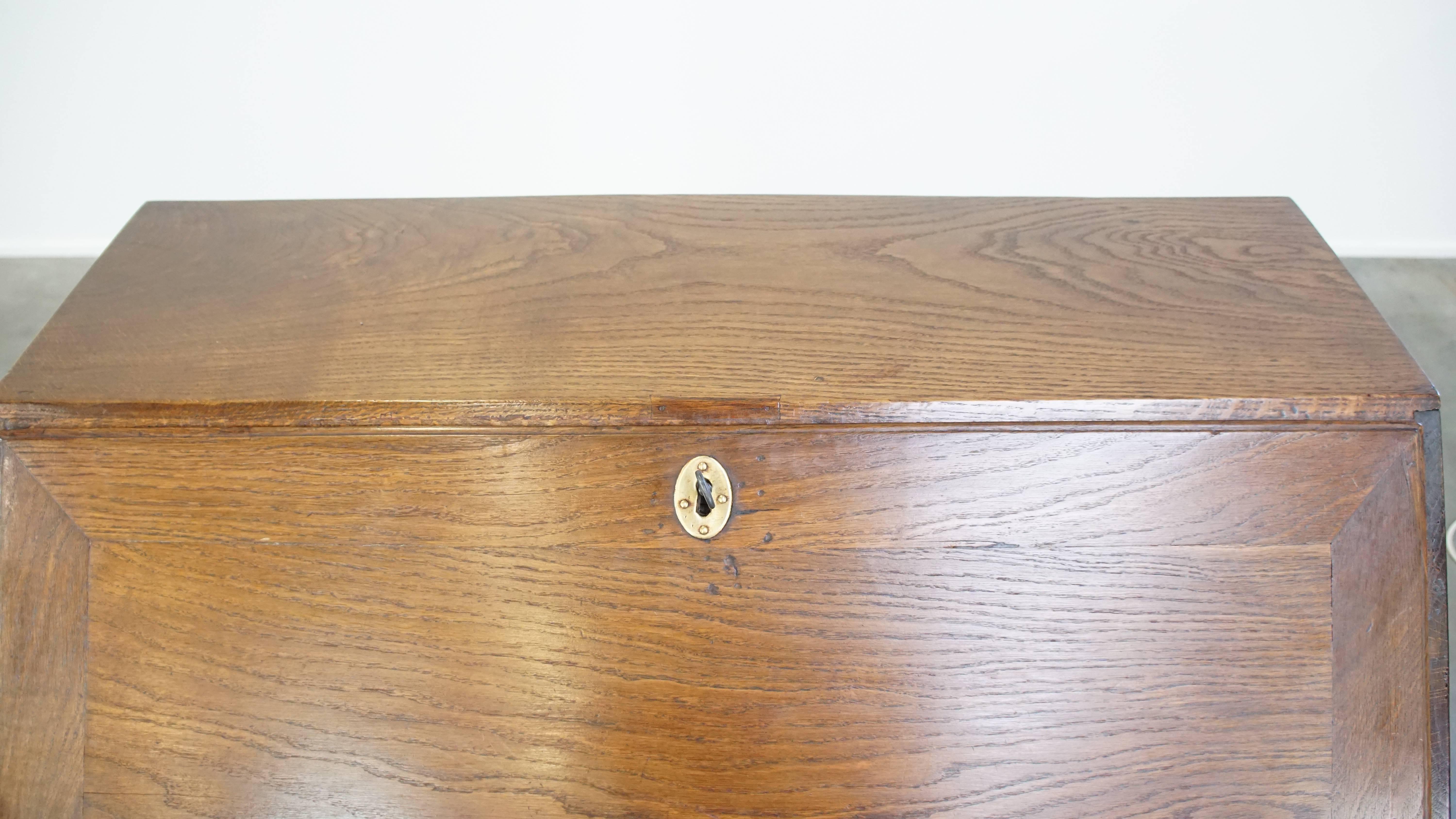 Antique English oak secretaire with stepped interior and working locks For Sale 1