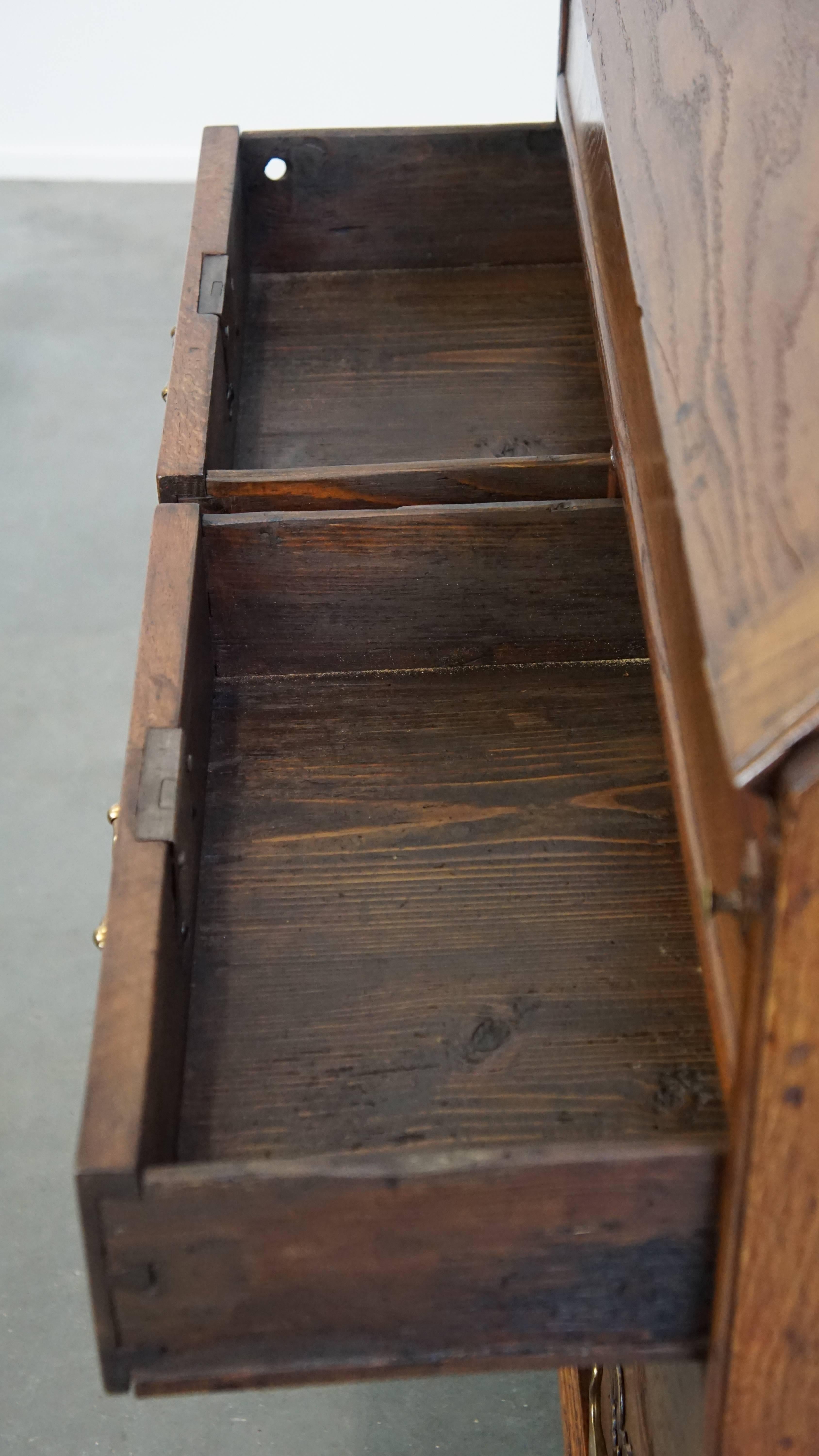 Antique English oak secretaire with stepped interior and working locks For Sale 2