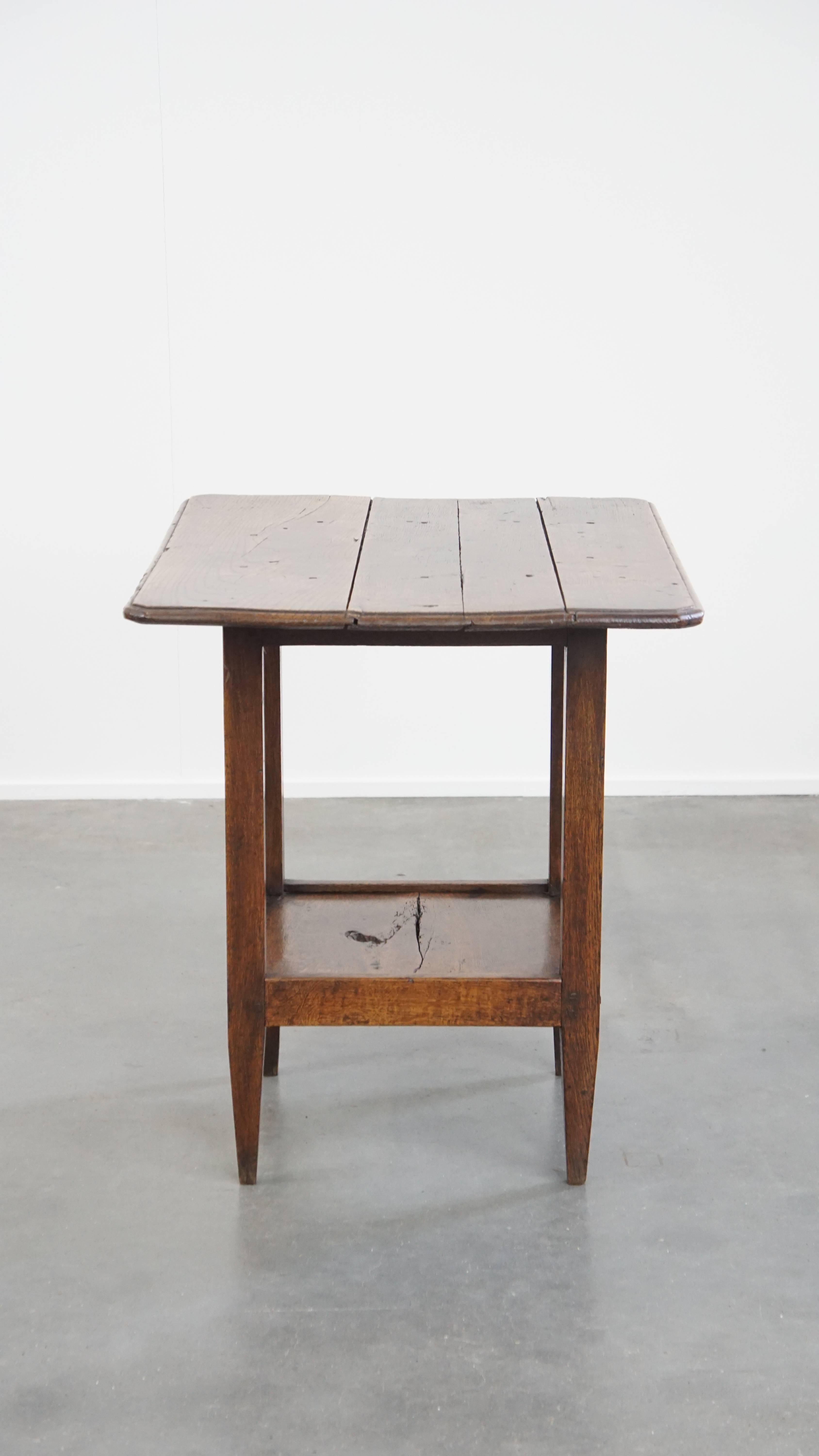 Fait main Ancienne table d'appoint en Oak Oak de la fin du 18ème siècle en vente