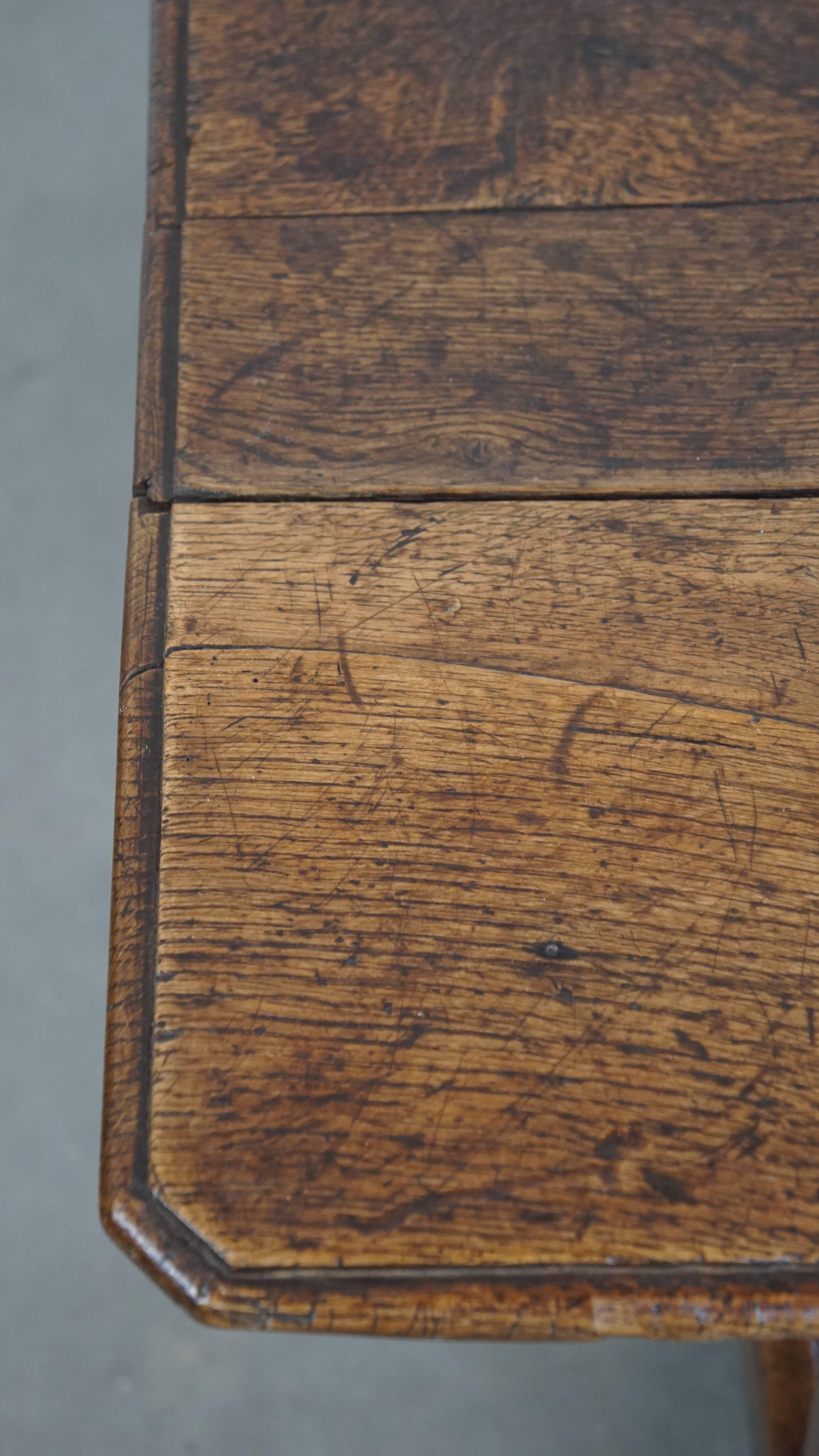 Bois Ancienne table d'appoint en Oak Oak de la fin du 18ème siècle en vente