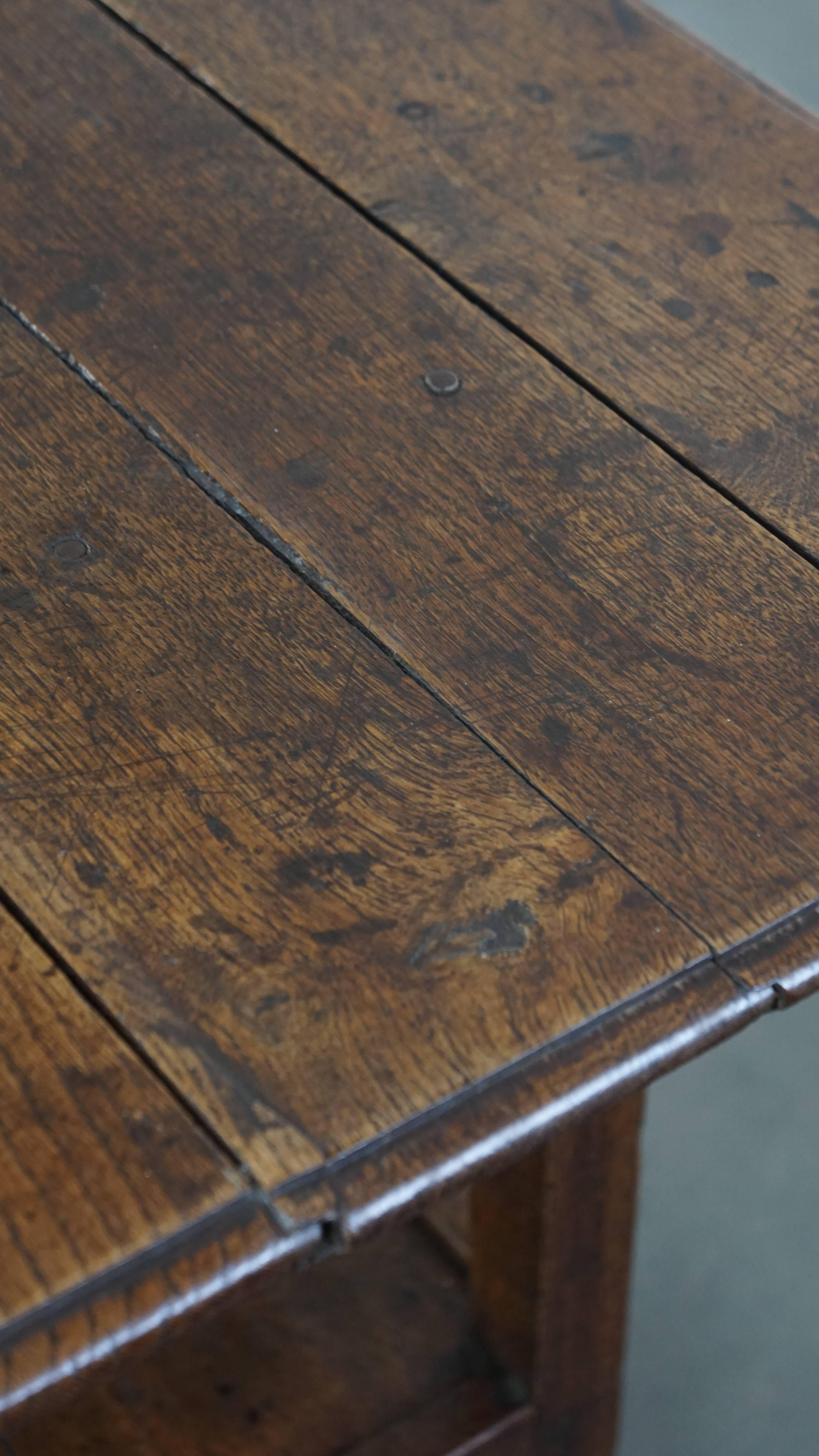 Ancienne table d'appoint en Oak Oak de la fin du 18ème siècle en vente 1