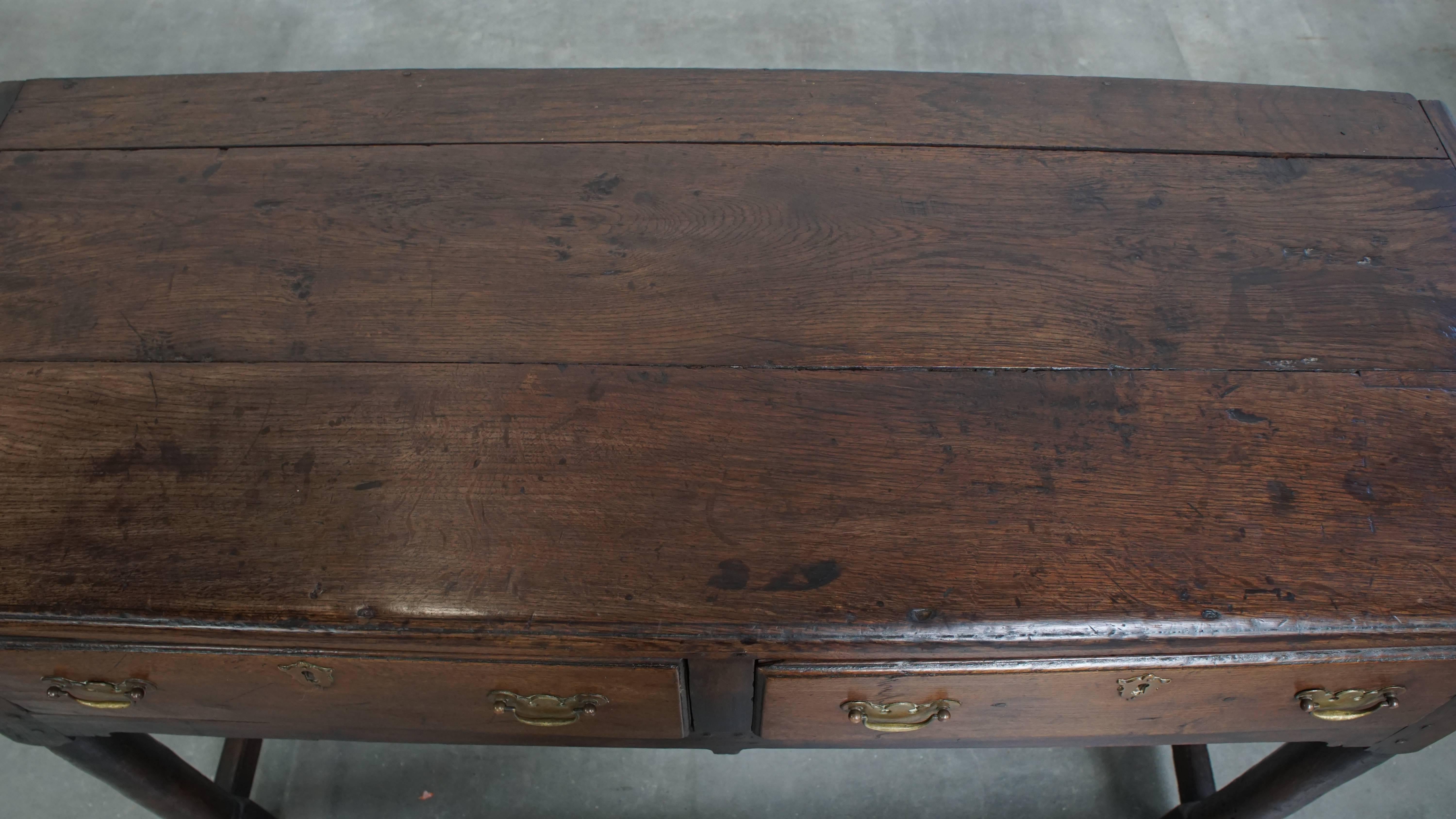Antiguo aparador / mesa auxiliar inglesa de roble de finales del siglo XVIII Madera en venta